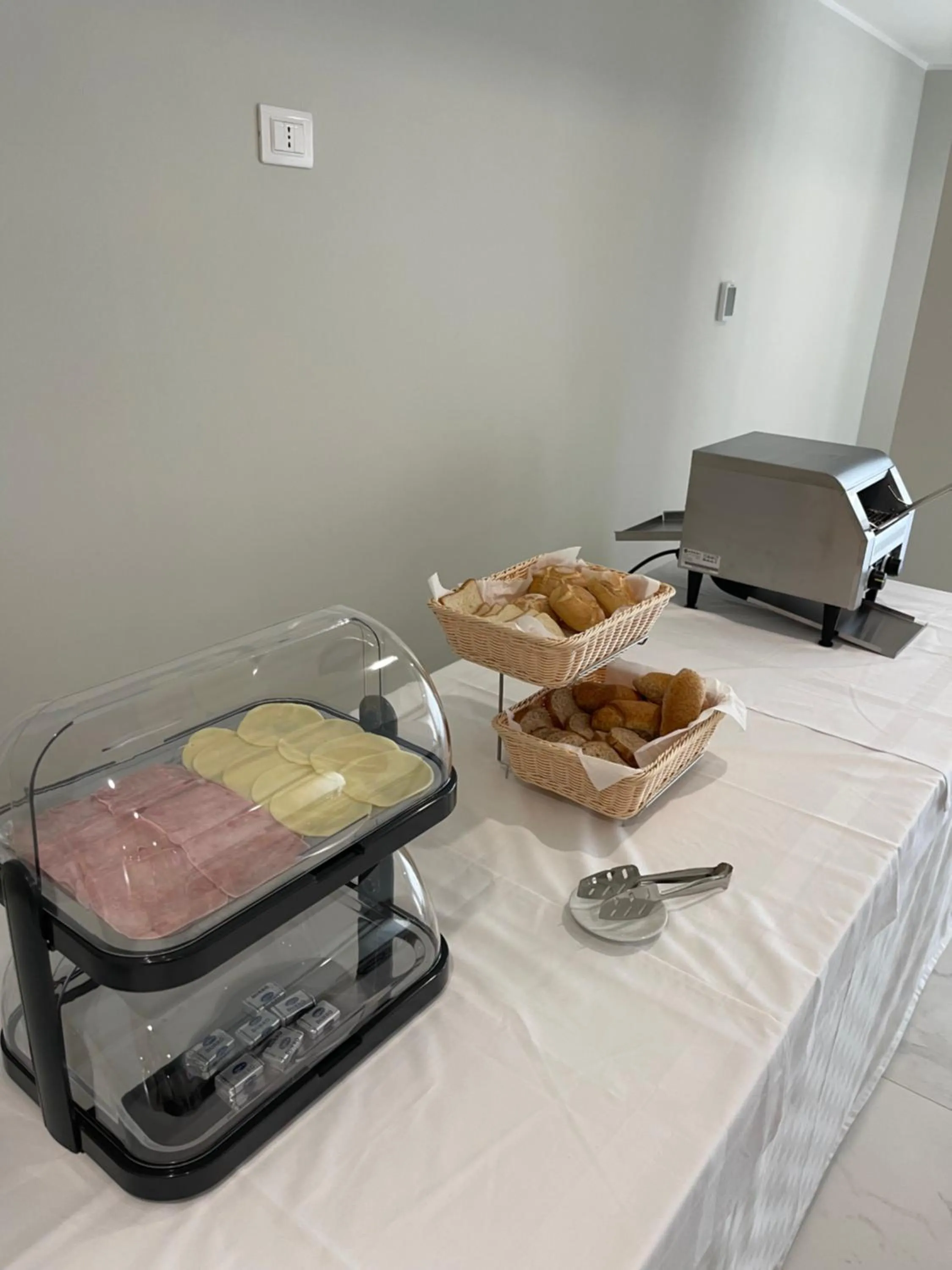Food and drinks in Hotel Diadema