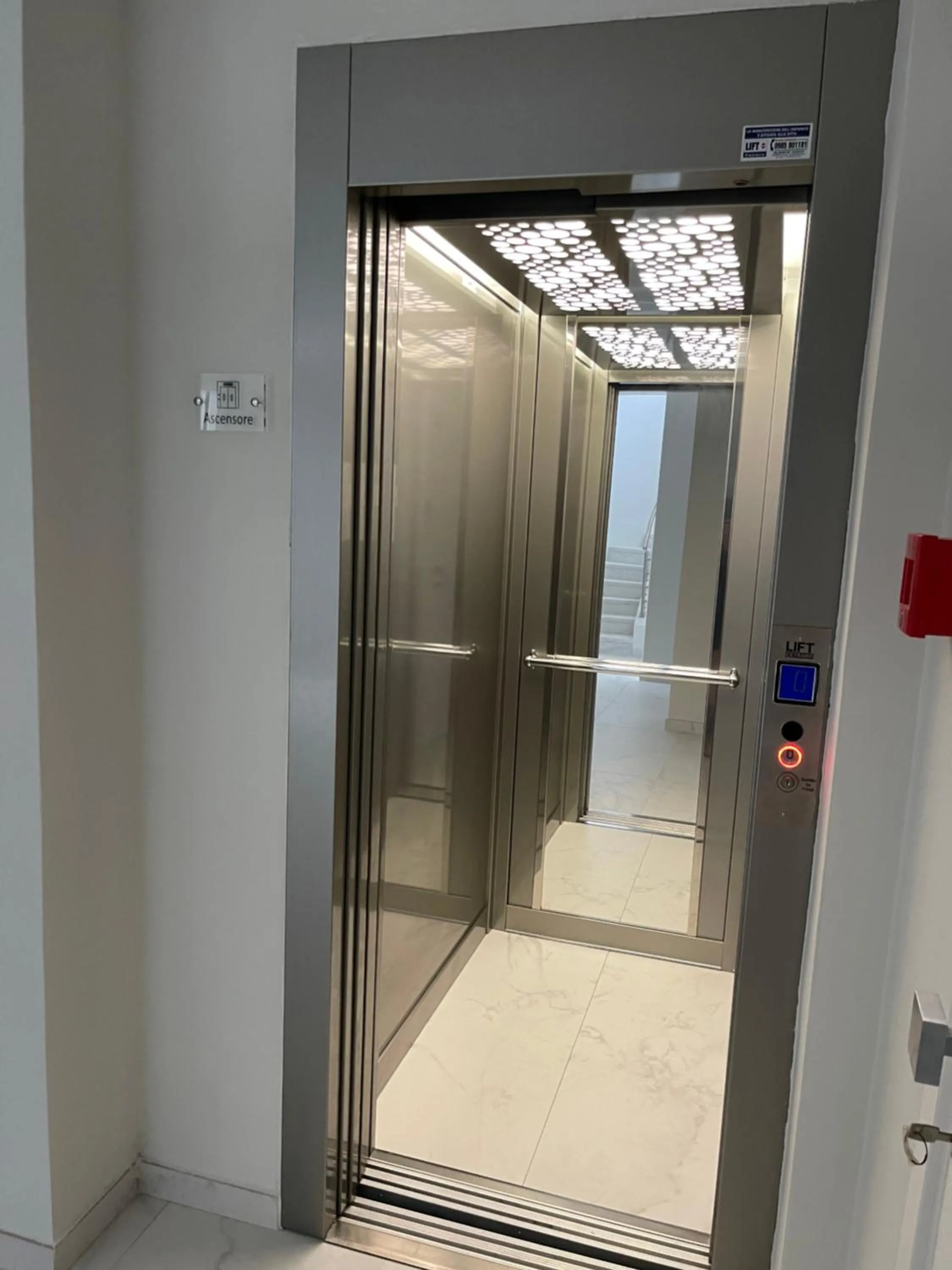 elevator in Hotel Diadema