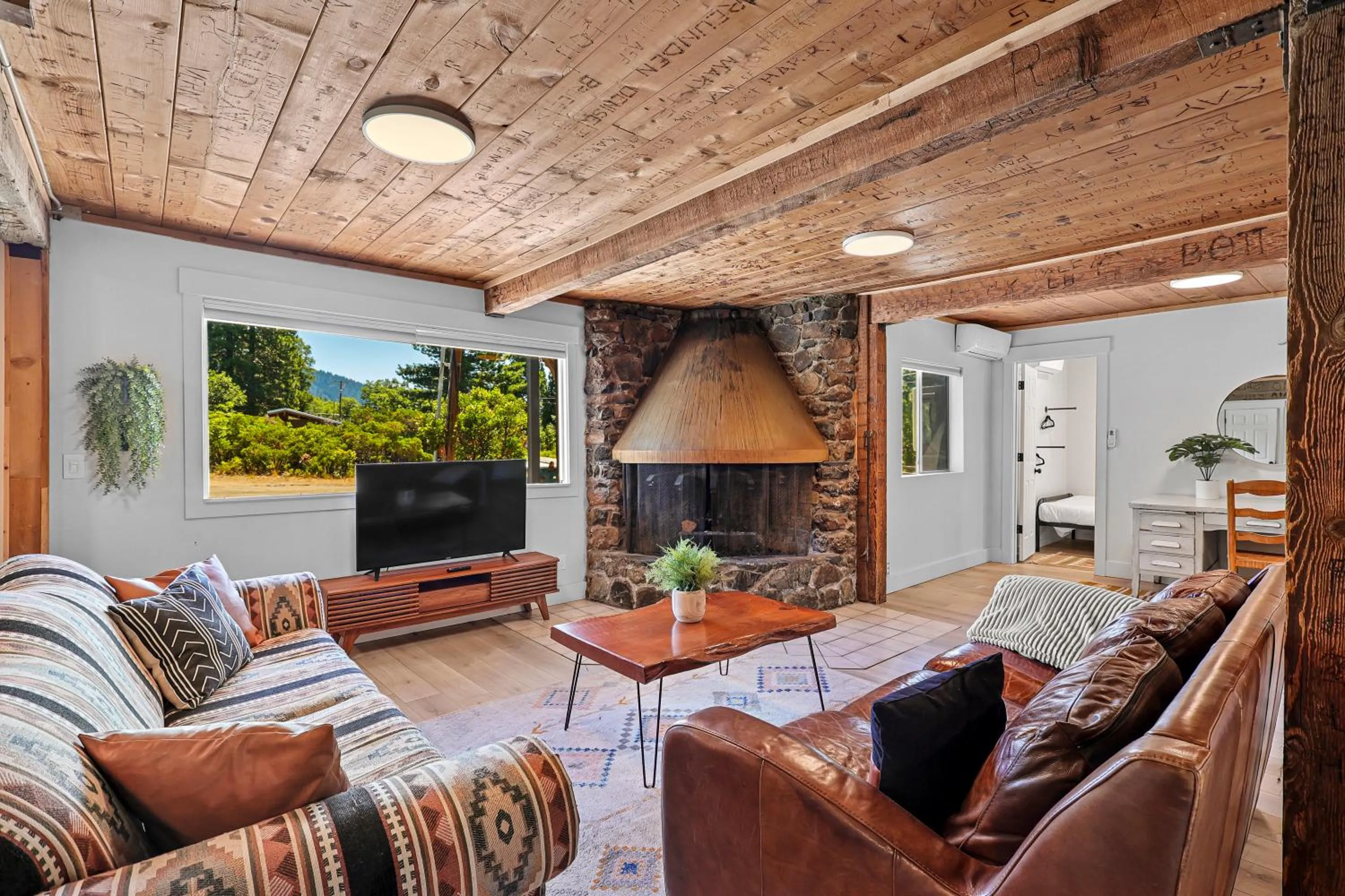 Basecamp Lodge