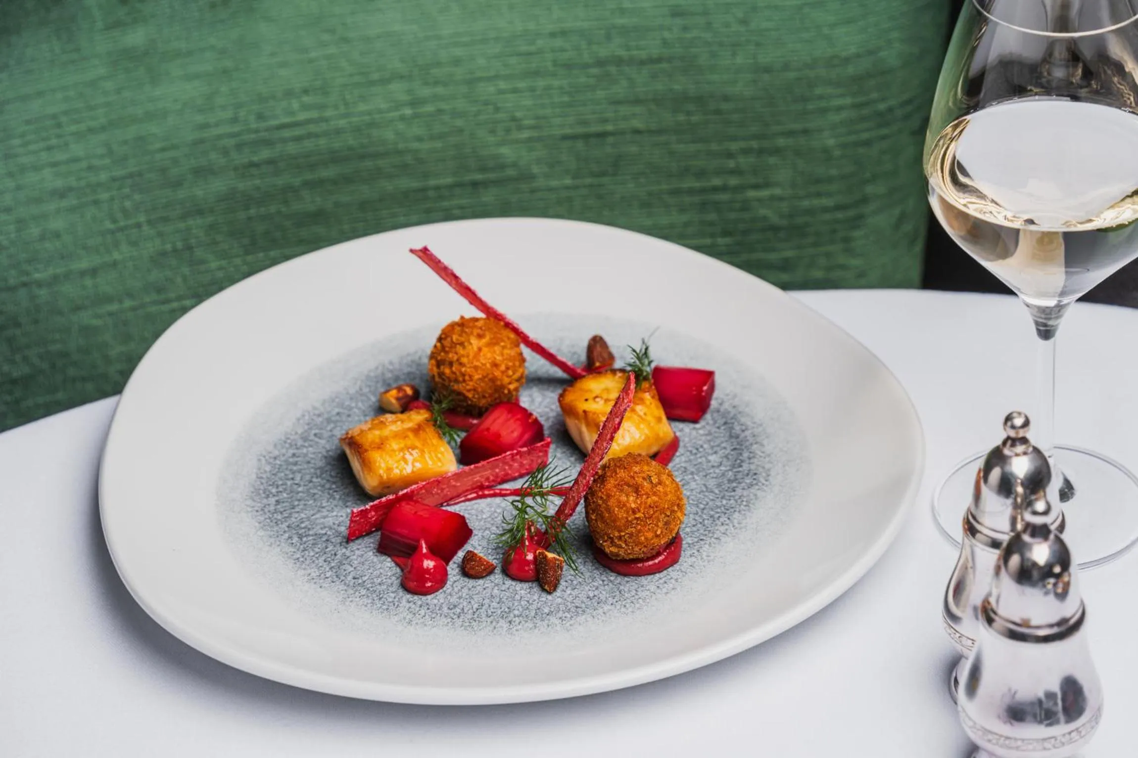 Restaurant/places to eat in Borrowdale Gates Hotel