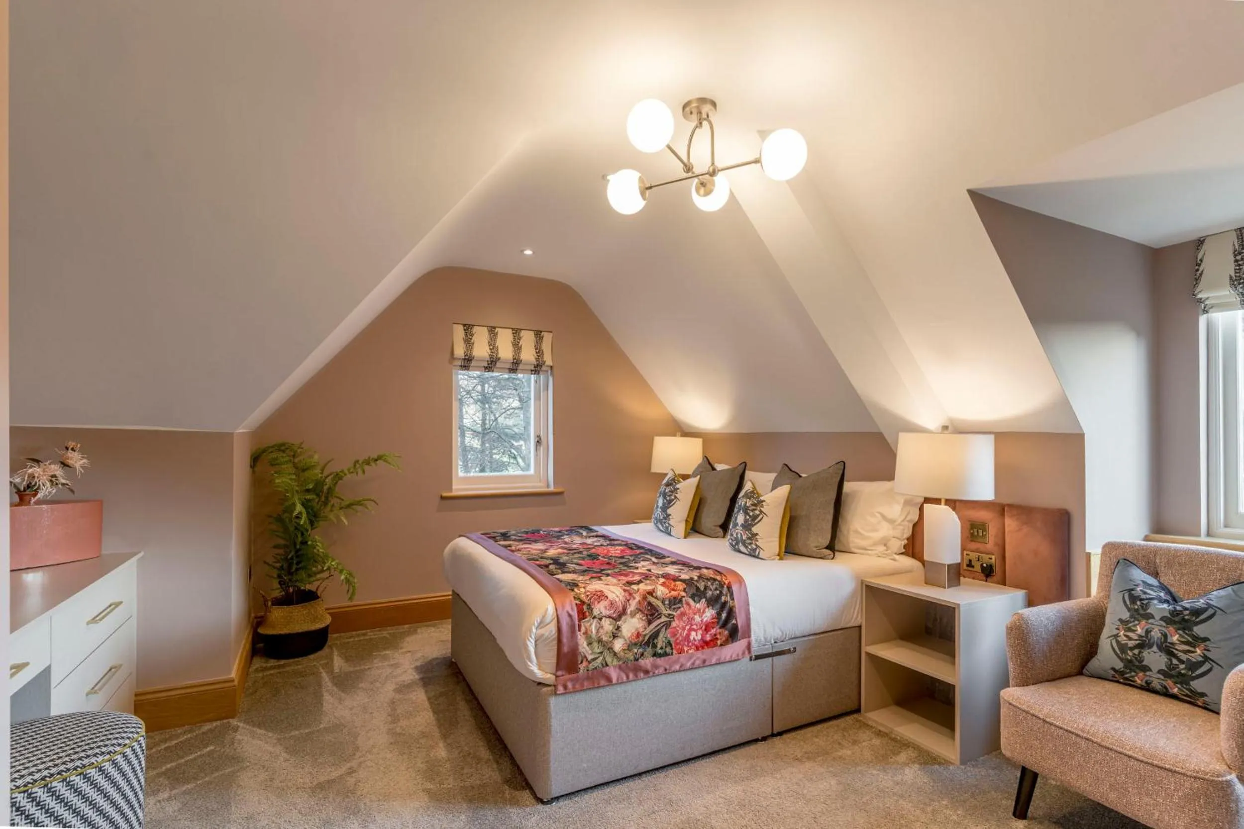 Bedroom, Bed in Borrowdale Gates Hotel