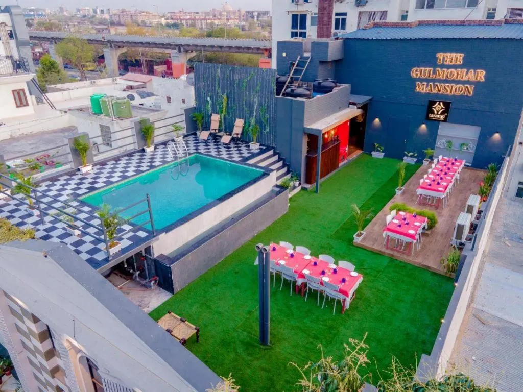 Restaurant/places to eat in Gulmohar Mansion - A Boutique Stay