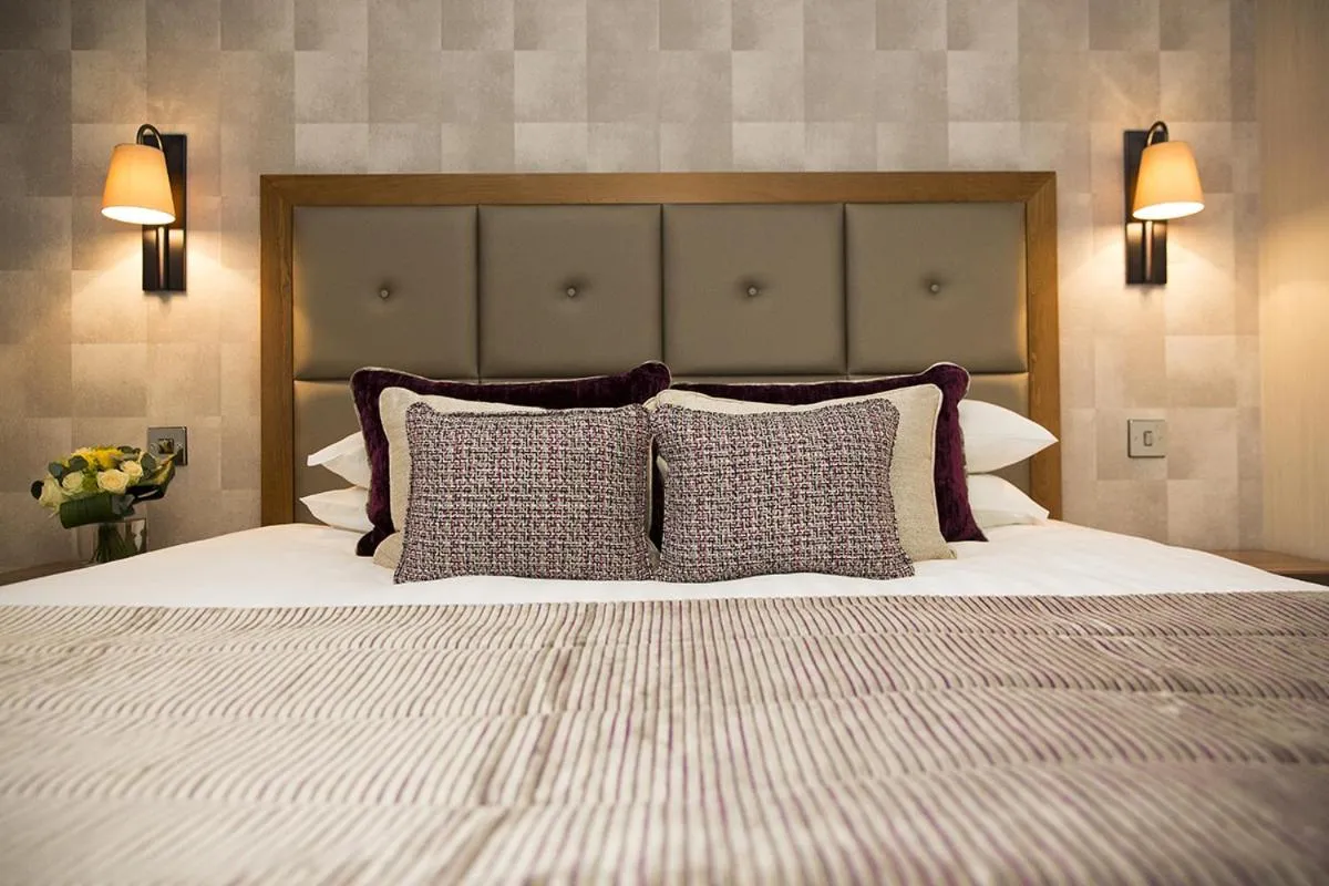 Bed in Lodore Falls Hotel & Spa