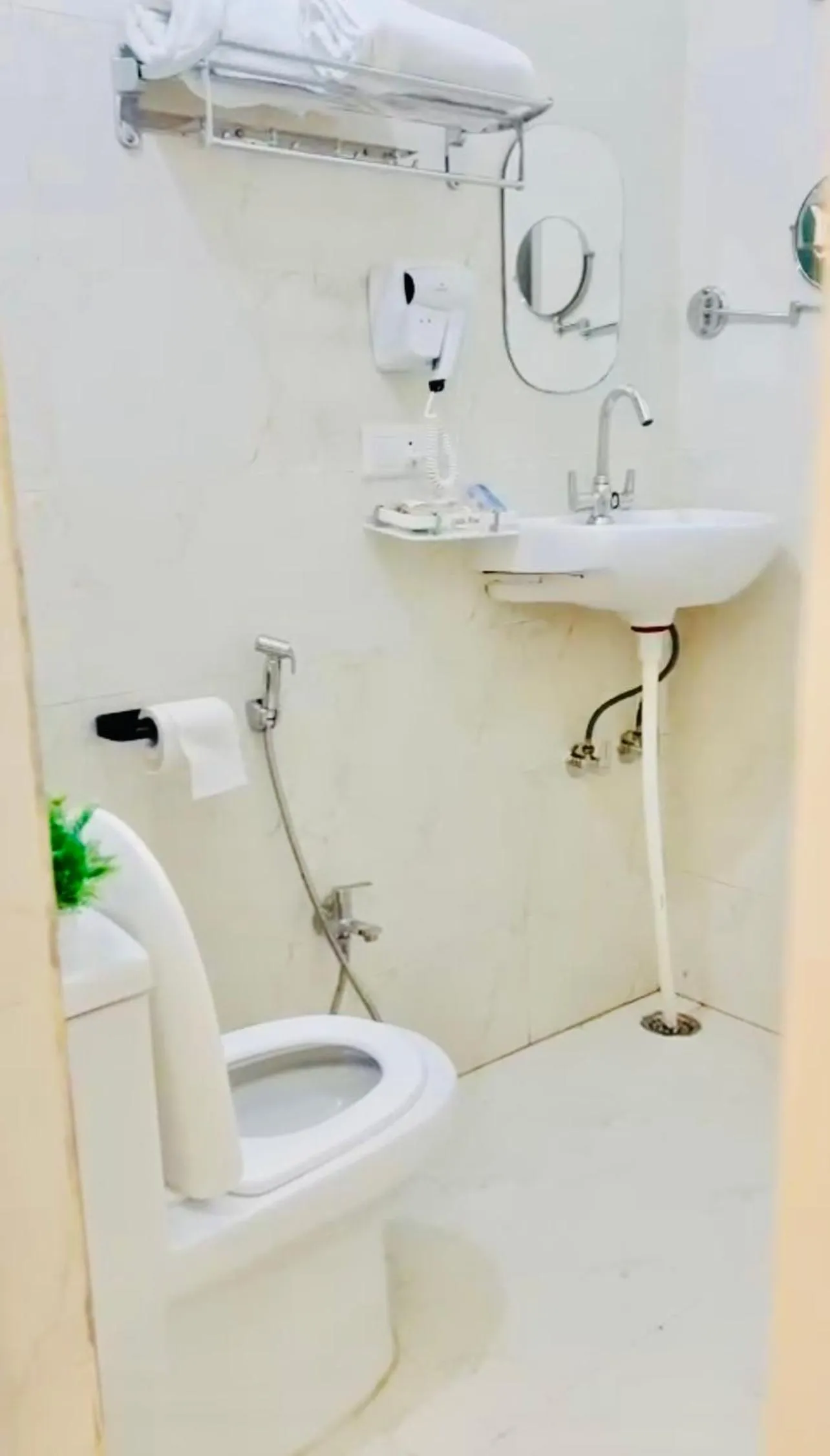 Toilet in The Nandi International Boutique Stay