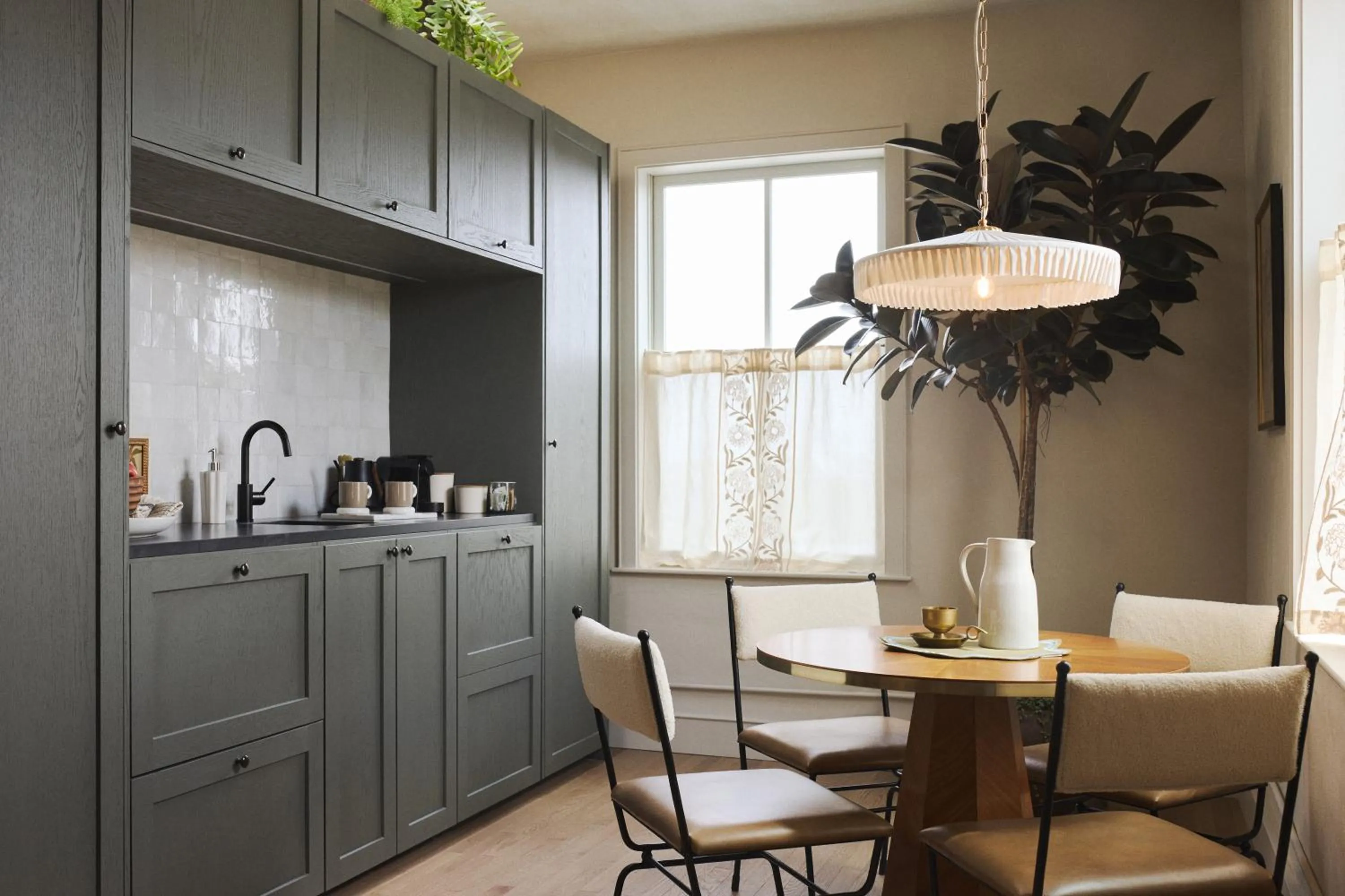 Kitchen or kitchenette in Anna and Bel