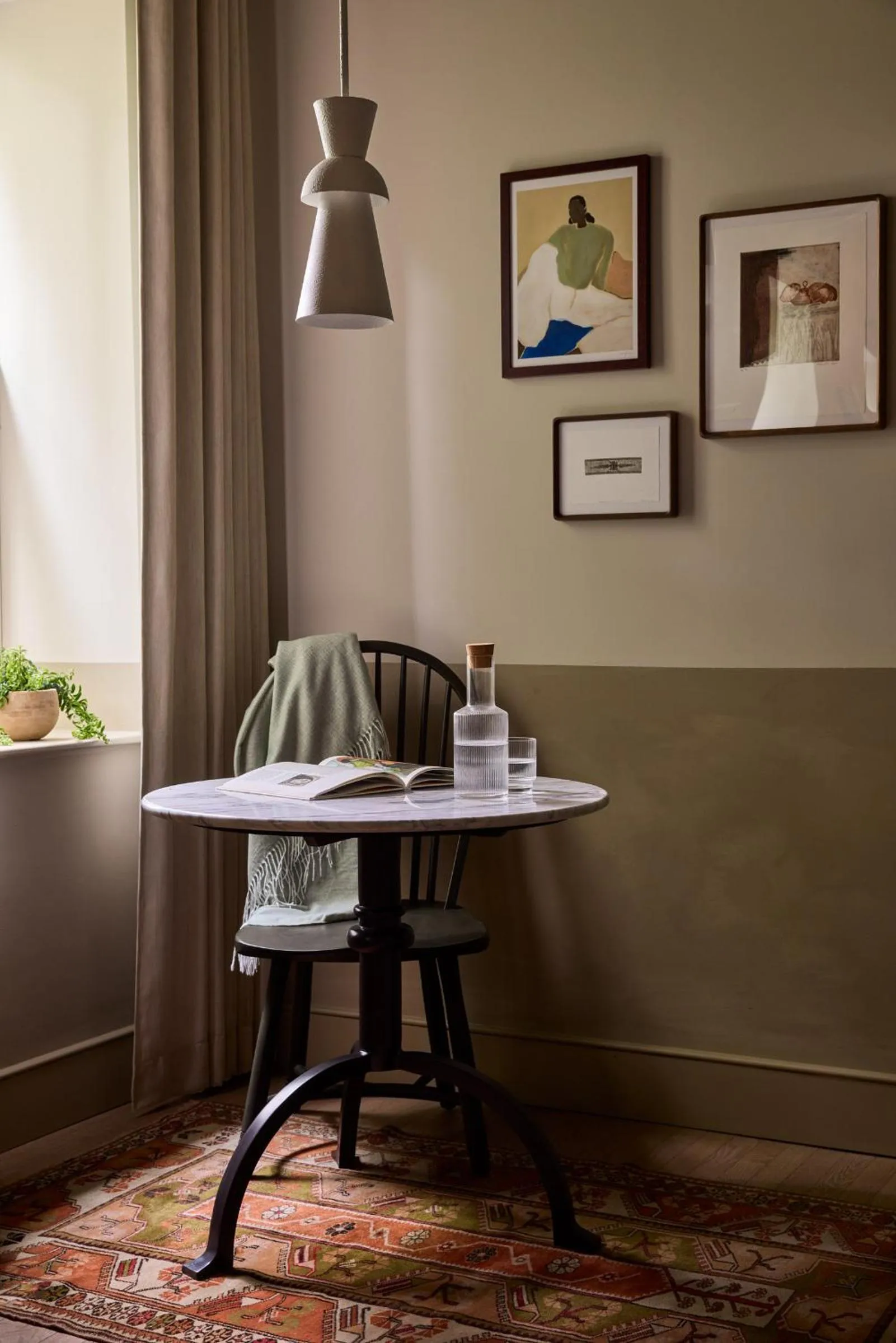 Seating area in Anna and Bel