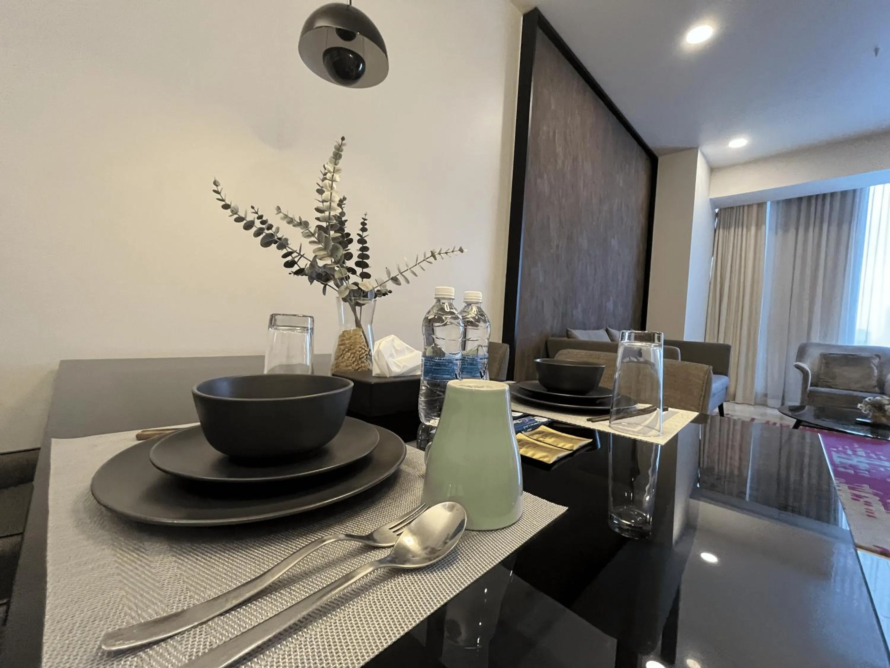 Dining area in Tropicana The Residences by uBook