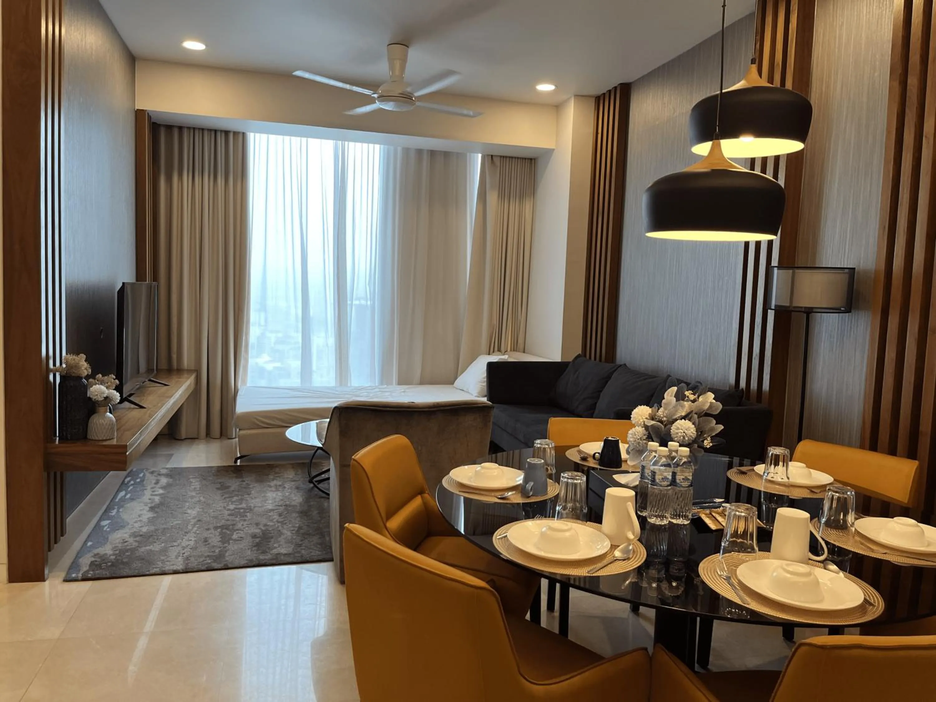Dining area in Tropicana The Residences by uBook