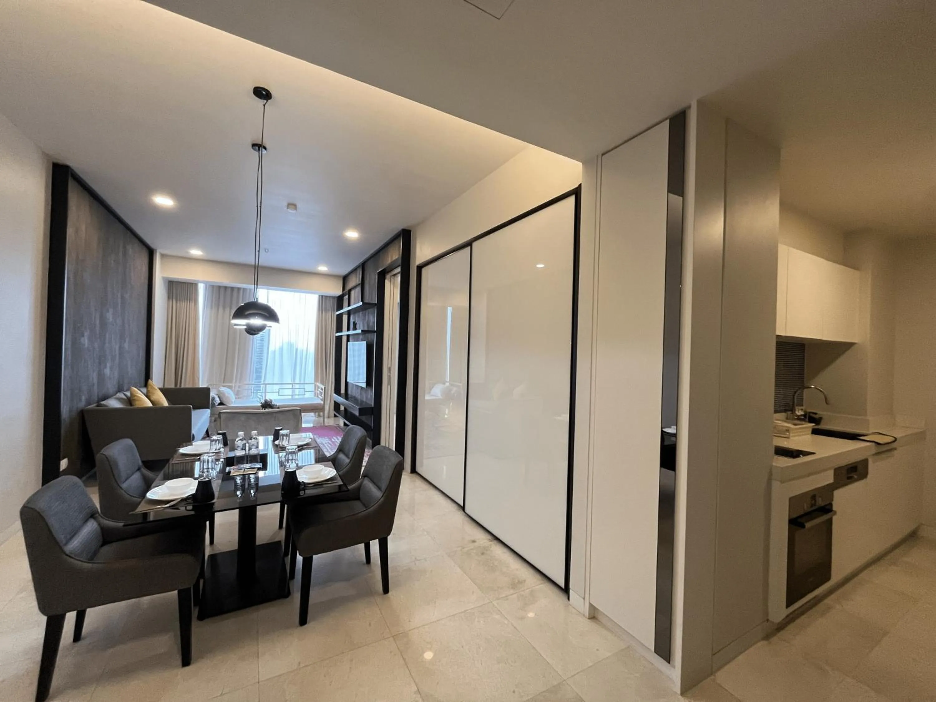 Dining area in Tropicana The Residences by uBook