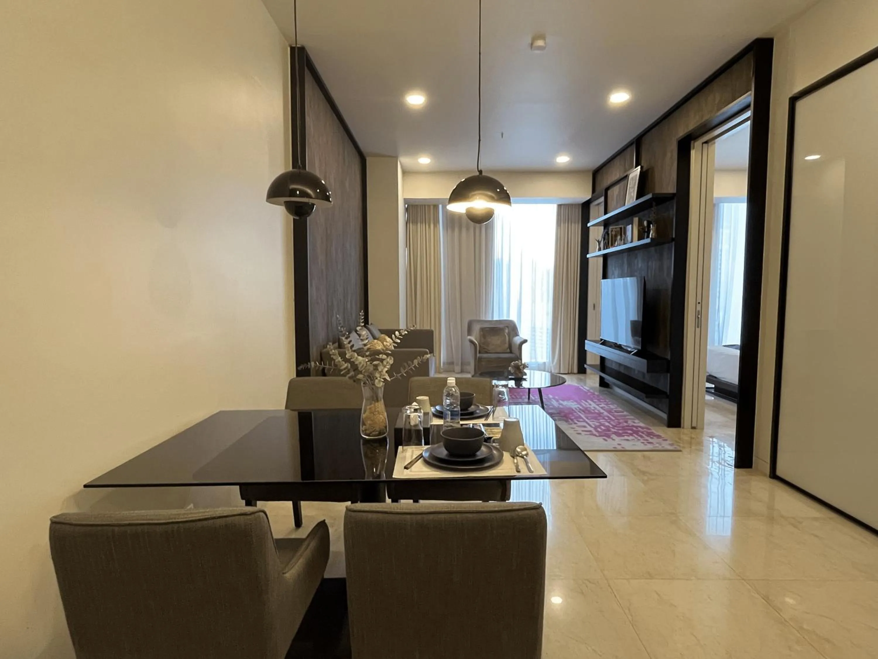 Dining area in Tropicana The Residences by uBook