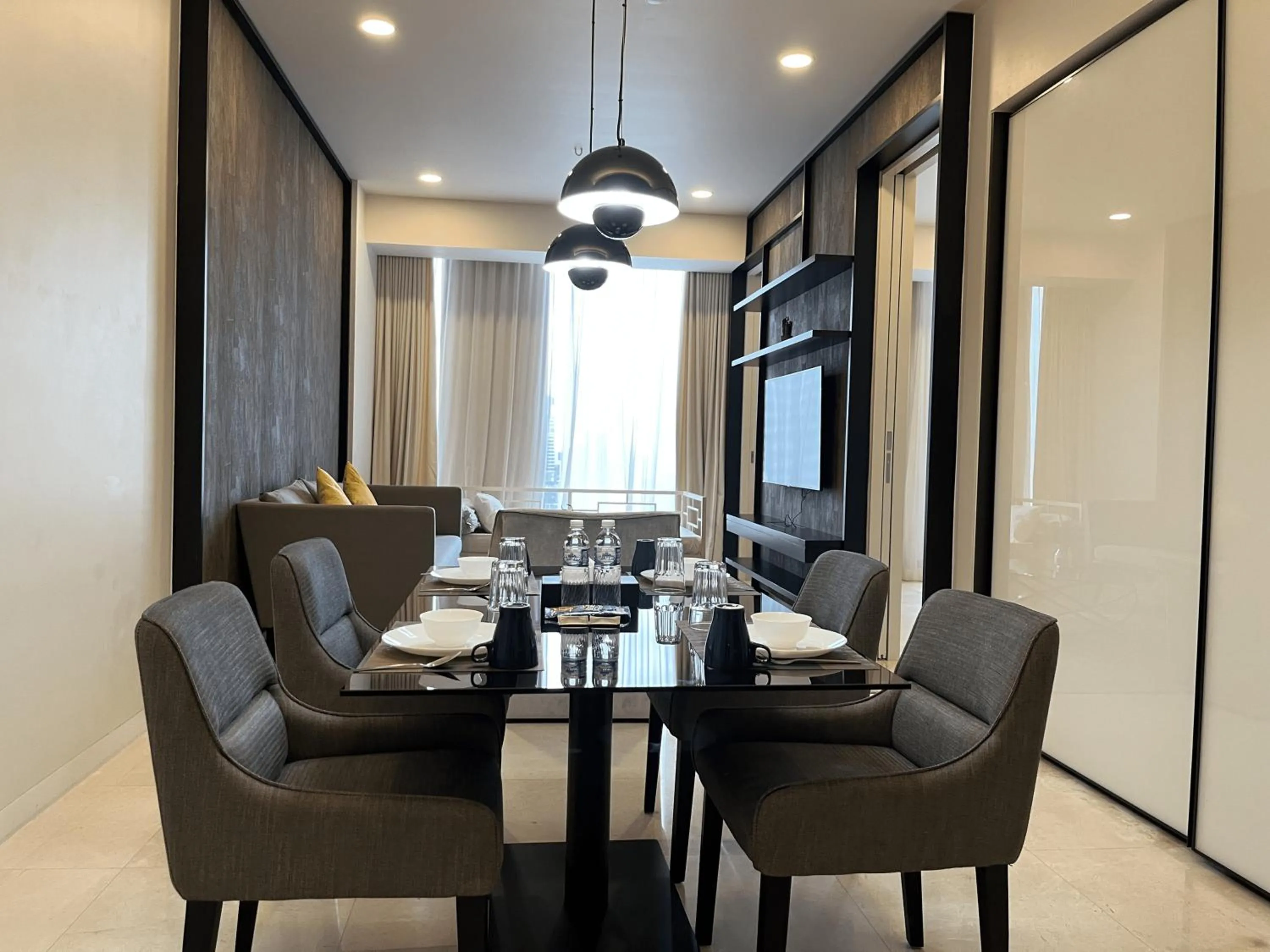 Dining area in Tropicana The Residences by uBook