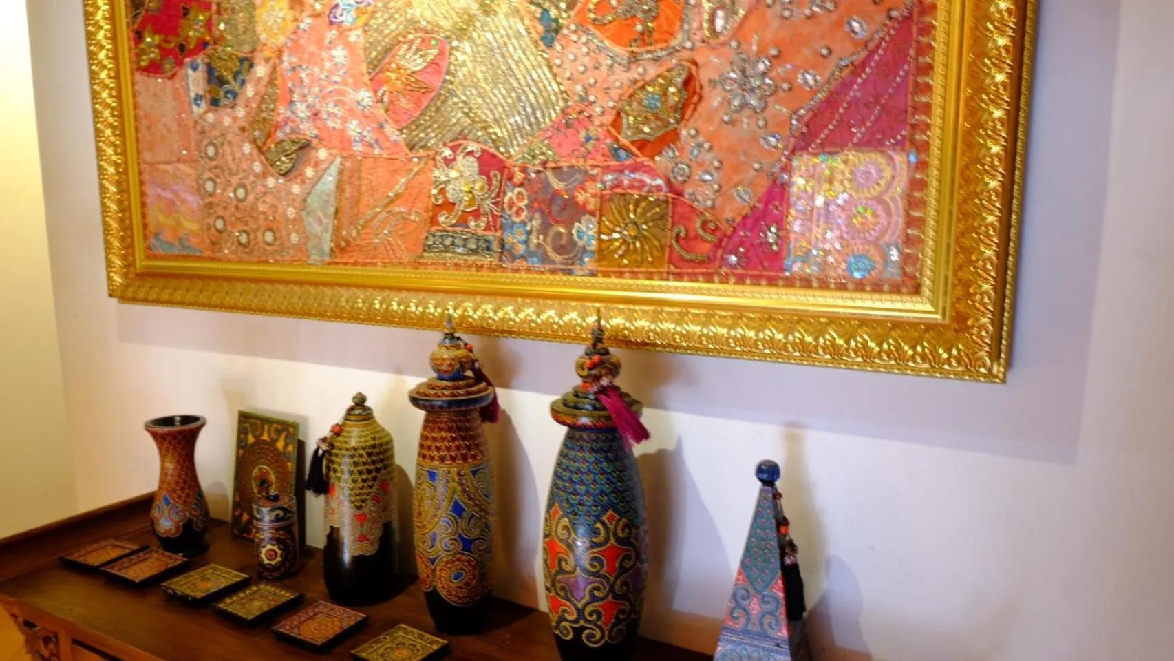 Decorative detail in Yellow Lamoon Hotel