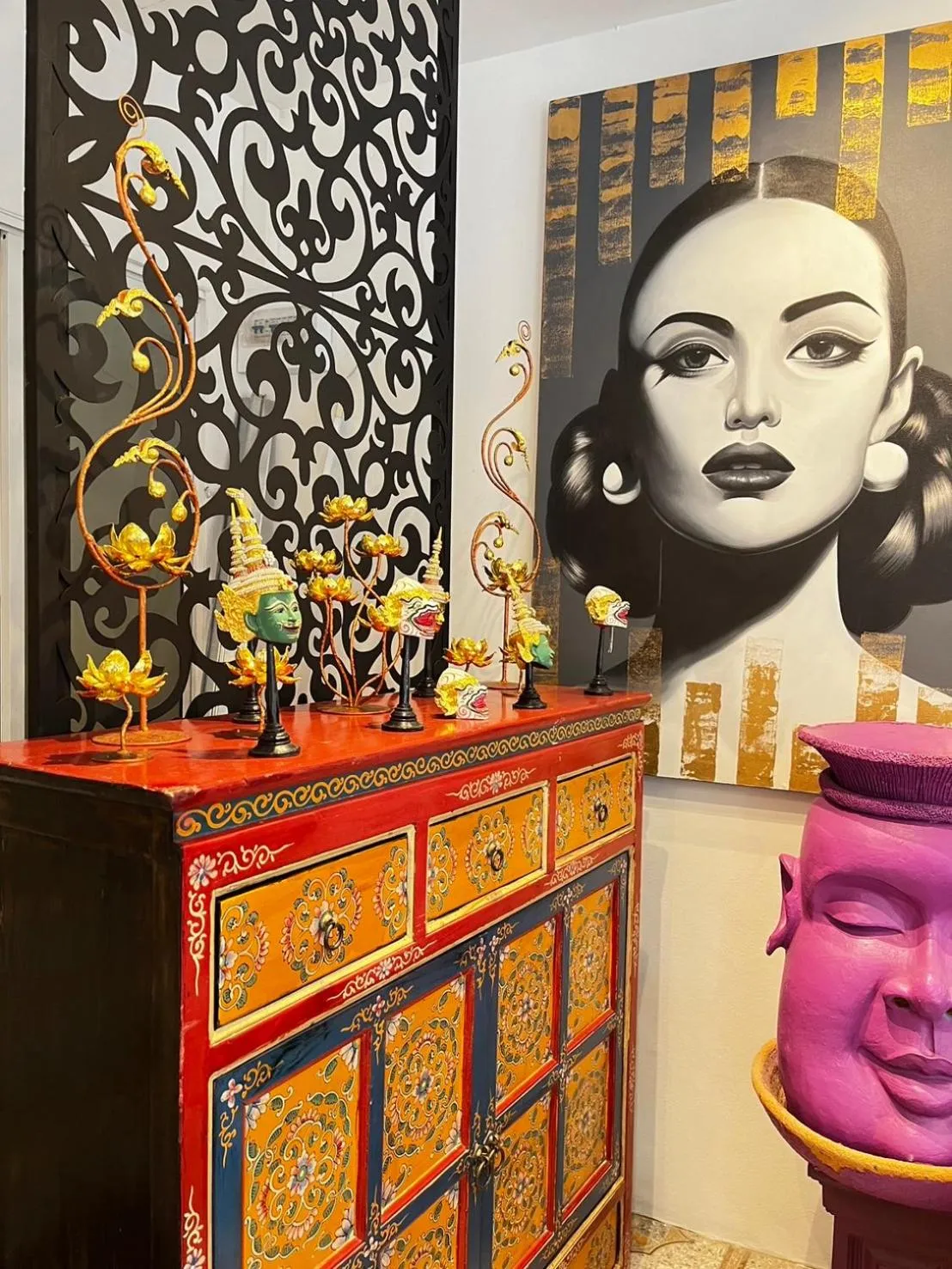 Decorative detail in Yellow Lamoon Hotel