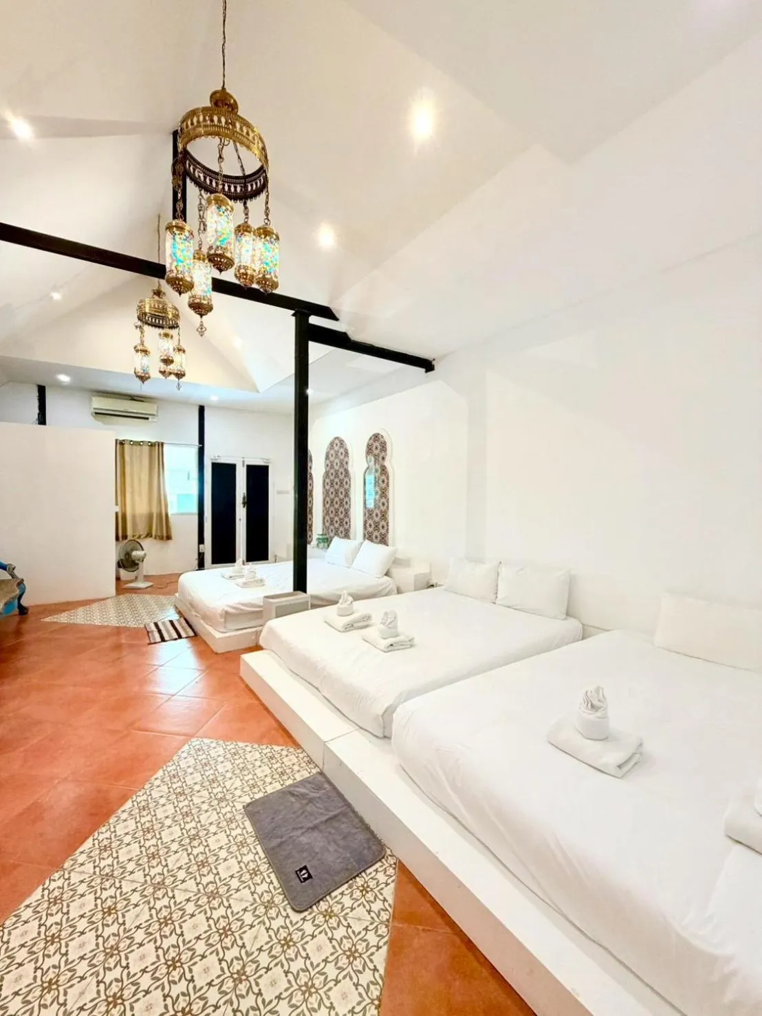 Bedroom, Bed in Yellow Lamoon Hotel