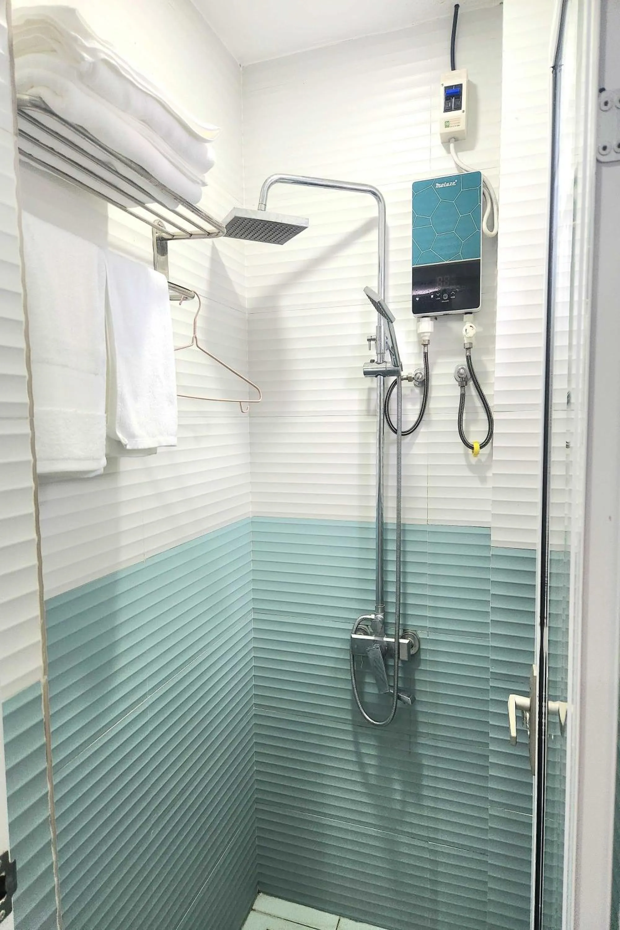 Shower in Qingqing Hotel Pasay Manila near MOA