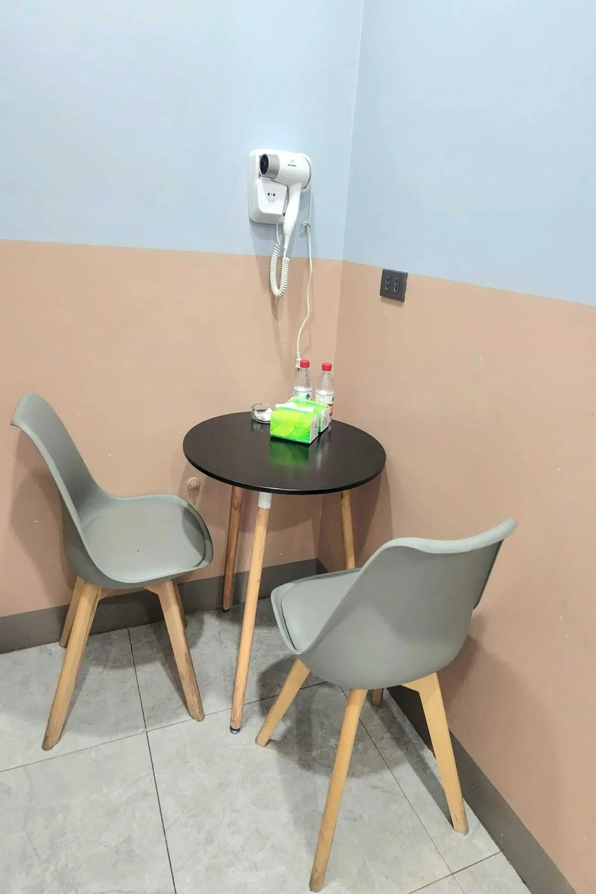 Living room in Qingqing Hotel Pasay Manila near MOA Living room in Qingqing Hotel Pasay Manila near MOA