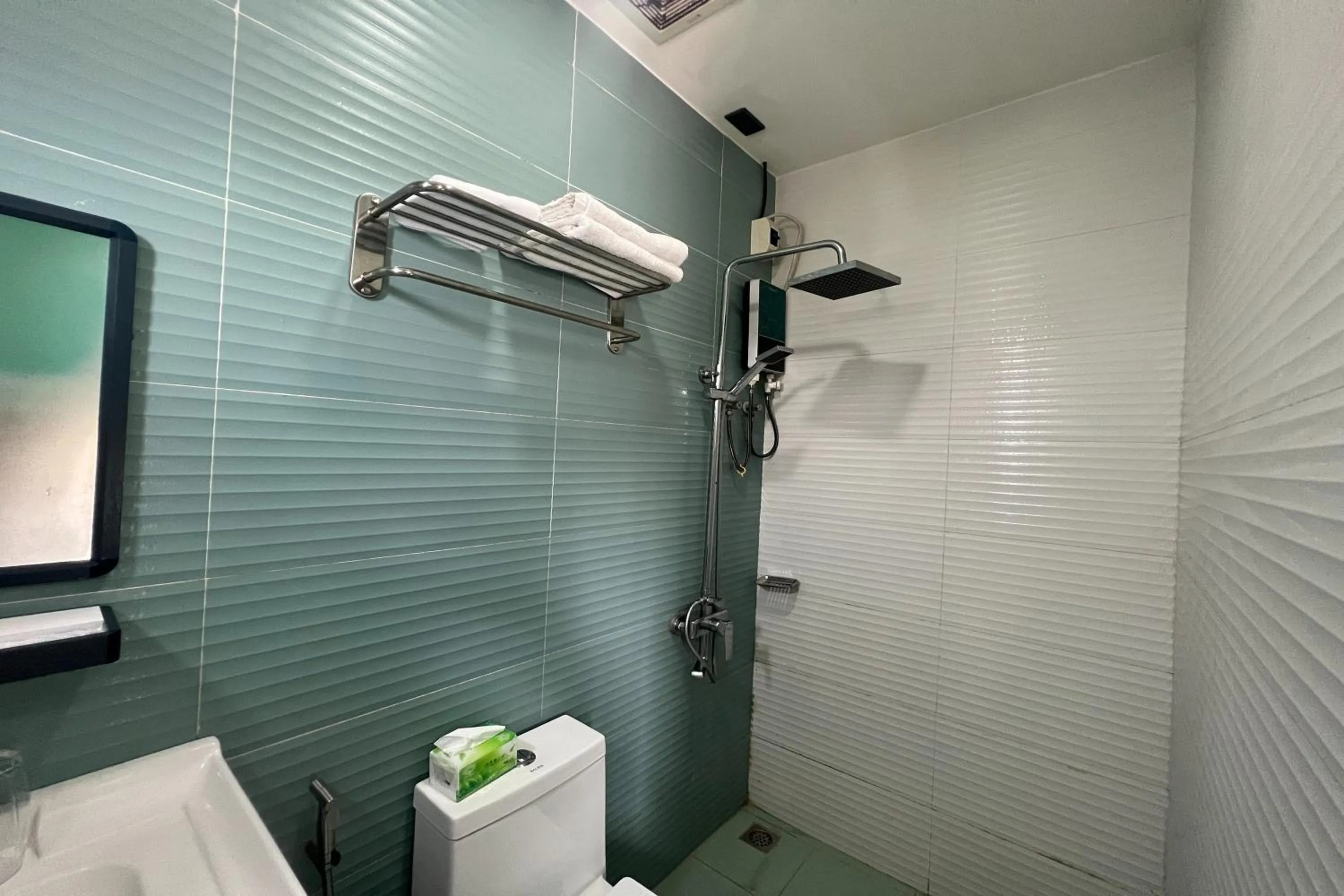 Bathroom in Qingqing Hotel Pasay Manila near MOA