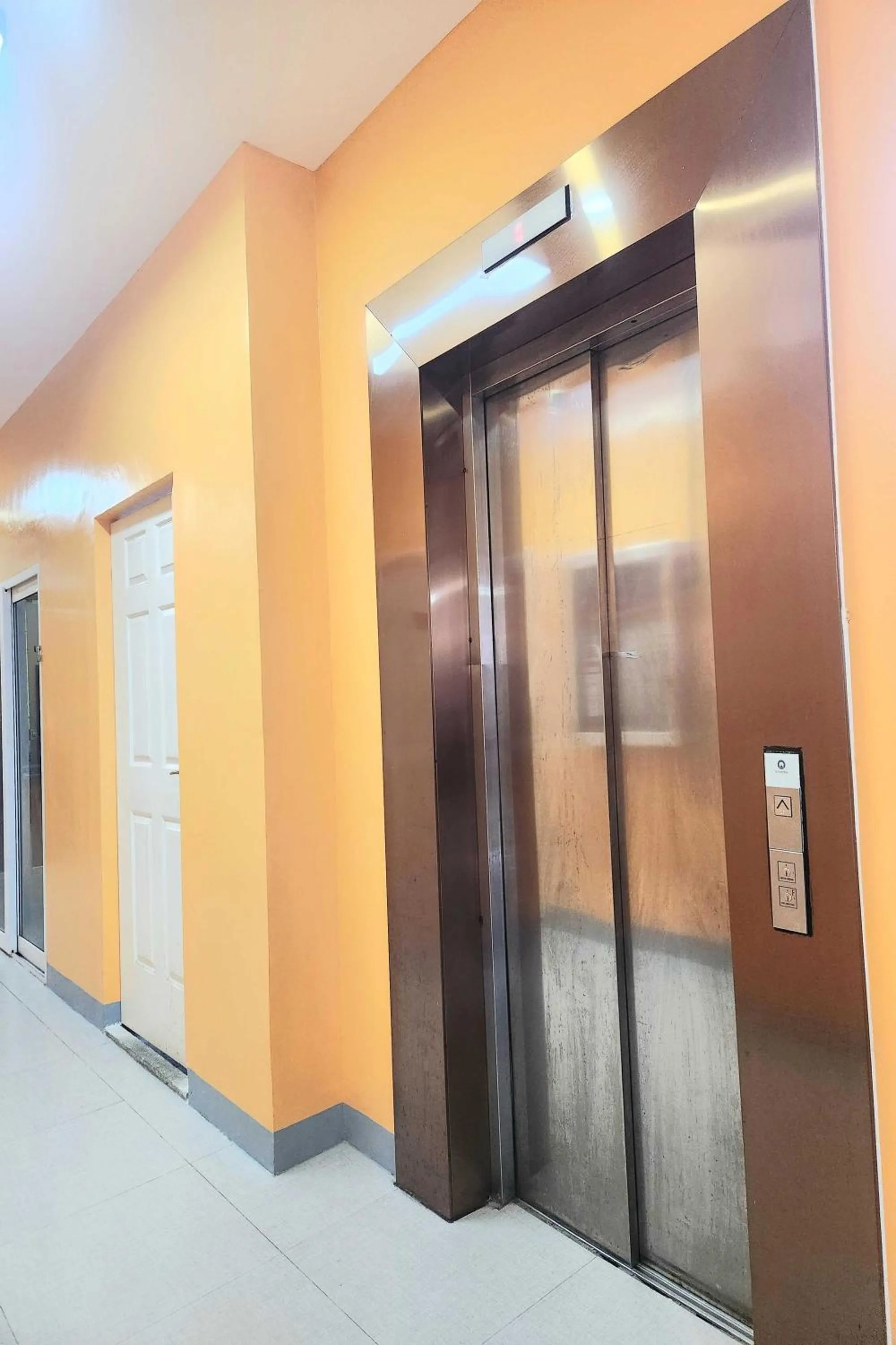 elevator in Qingqing Hotel Pasay Manila near MOA