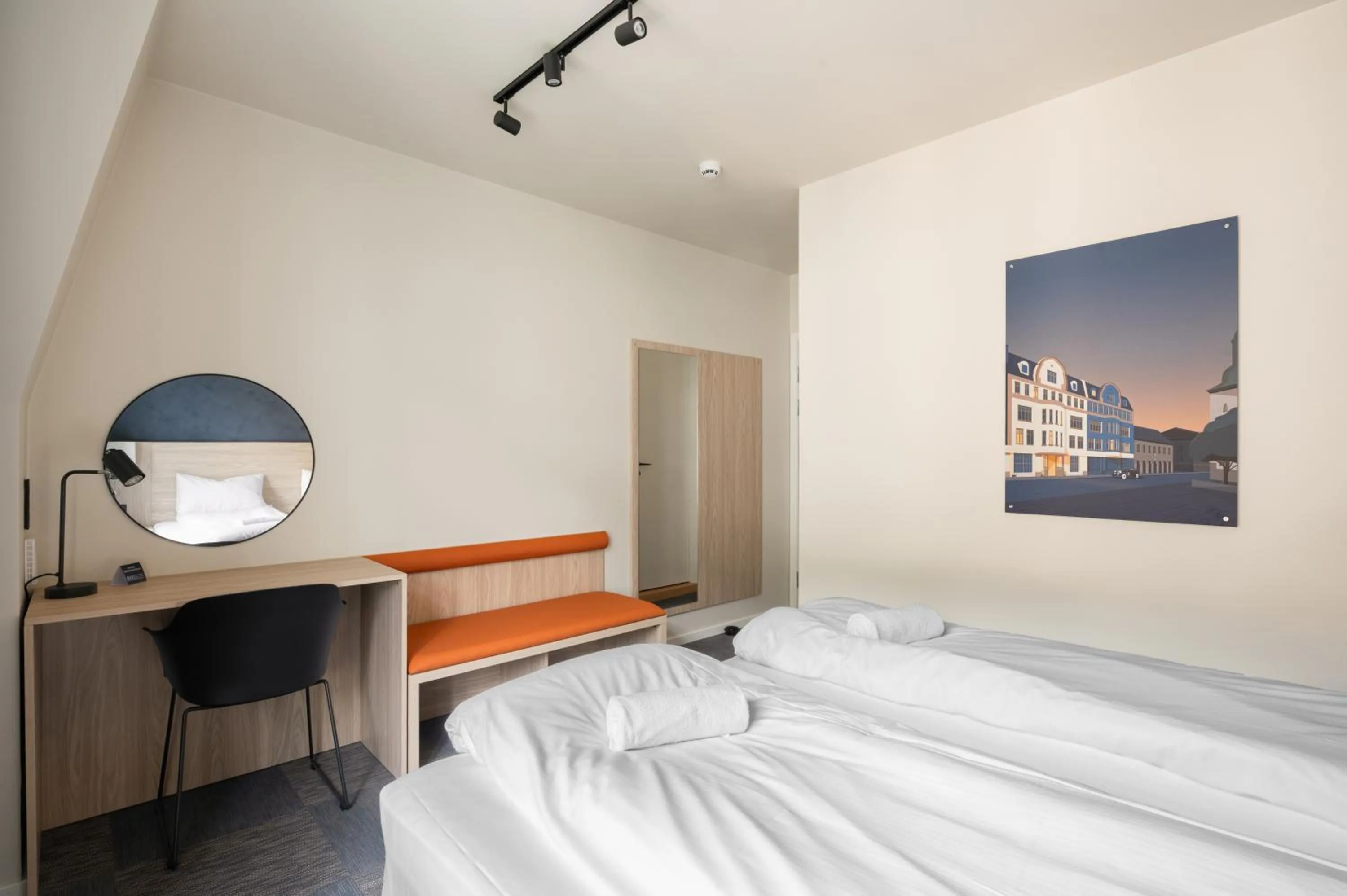 Photo of the whole room, Bed in BREEZE Hotel Victoria - Self-Service