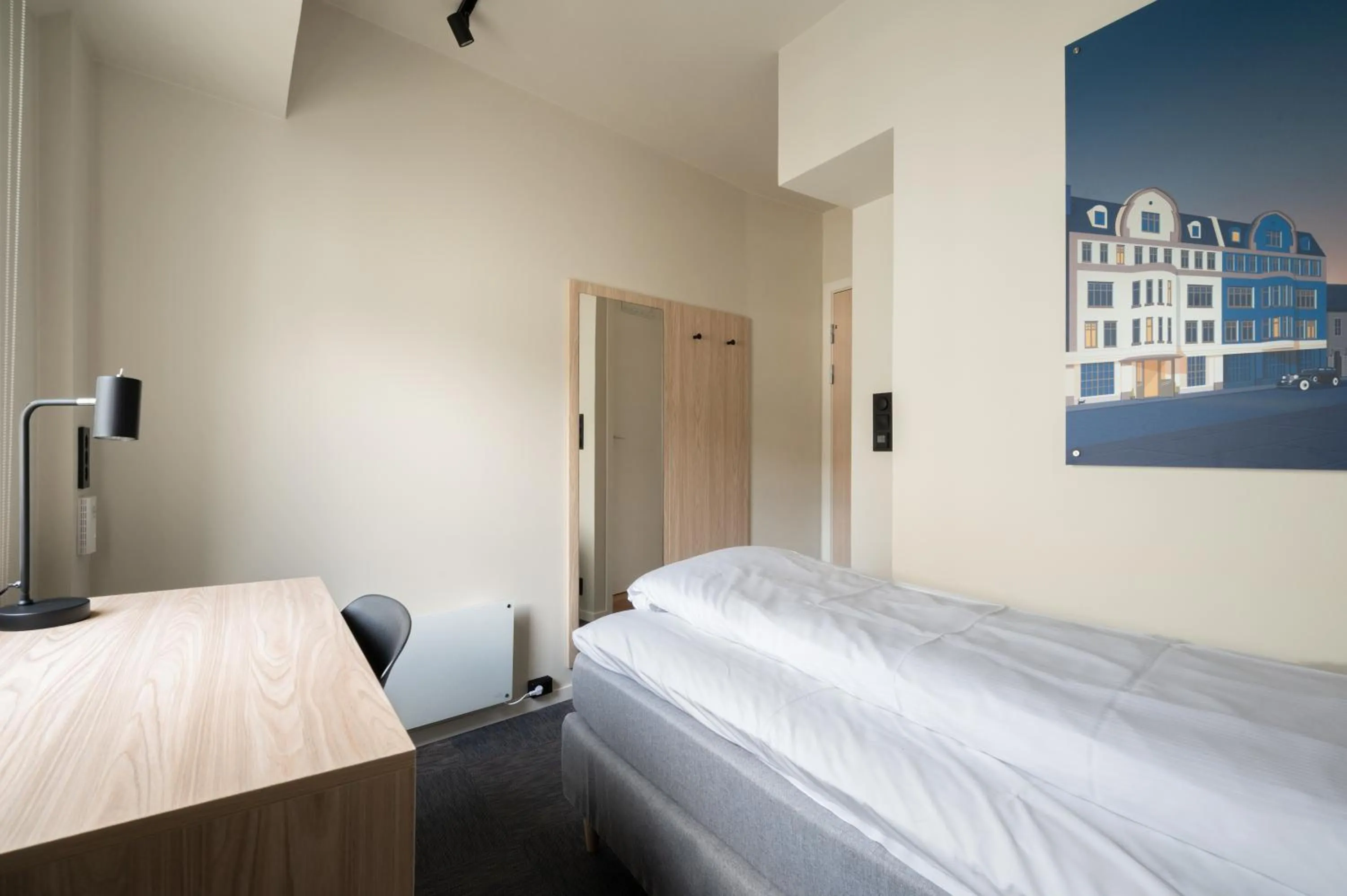 Photo of the whole room, Bed in BREEZE Hotel Victoria - Self-Service