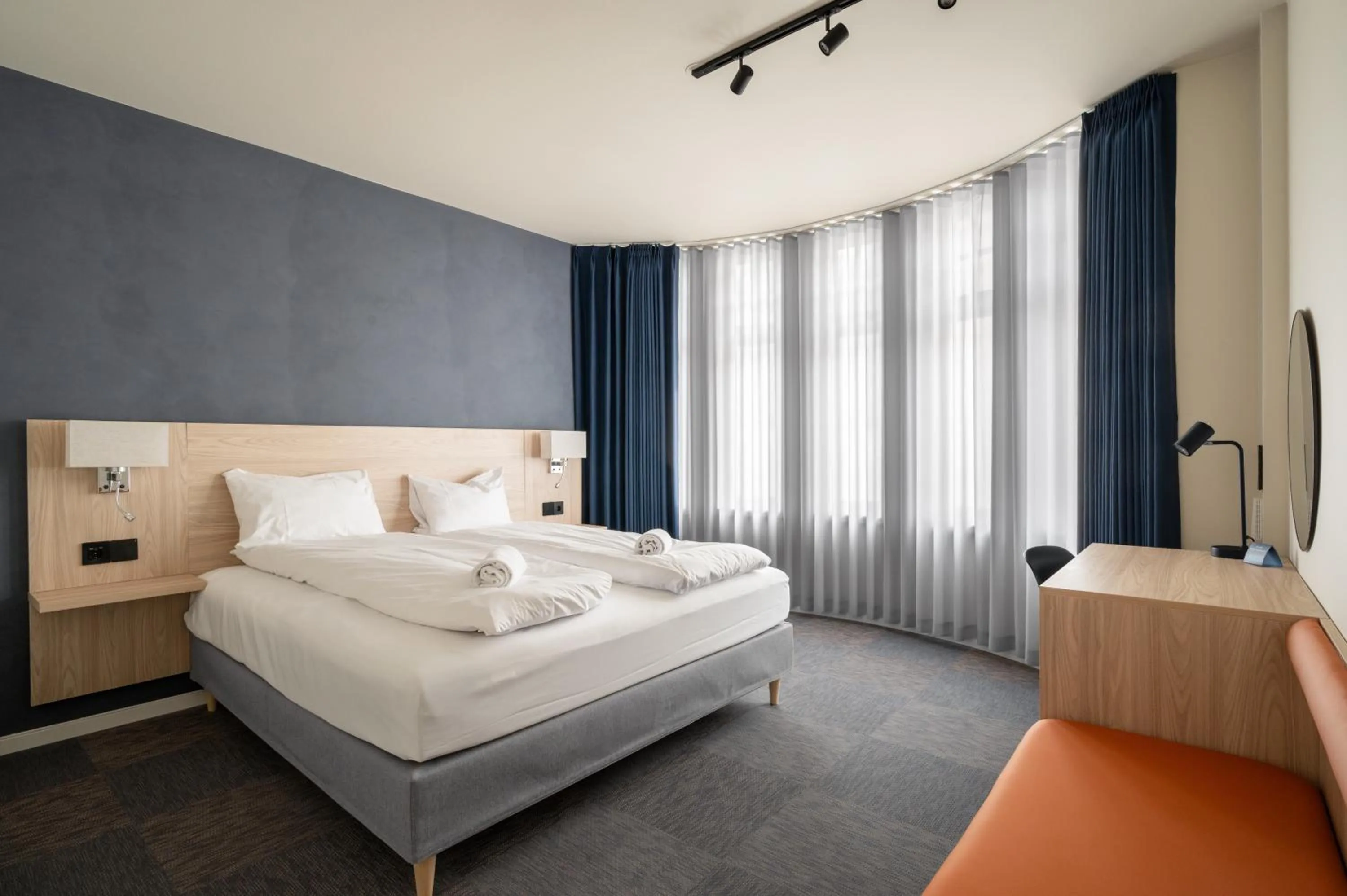 Photo of the whole room, Bed in BREEZE Hotel Victoria - Self-Service