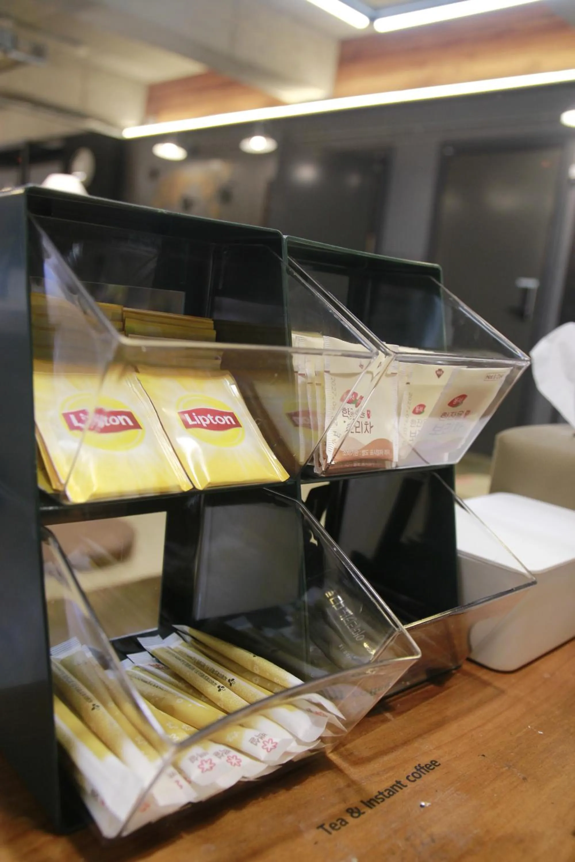 Communal kitchen in Travel Light Hostel