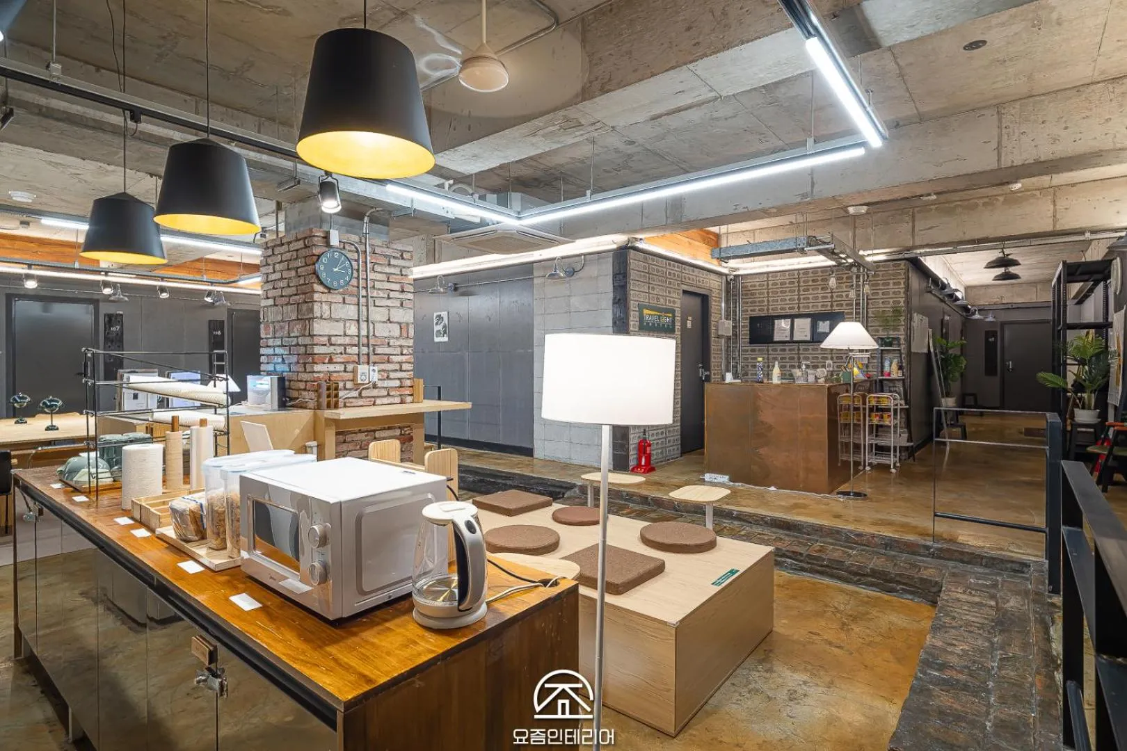 Communal kitchen in Travel Light Hostel