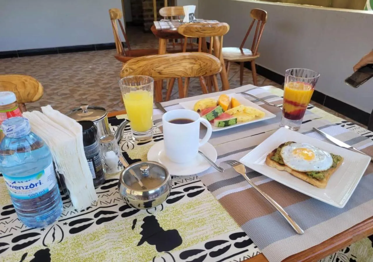 Restaurant/places to eat in Stevalyn's Ridge View Lodge