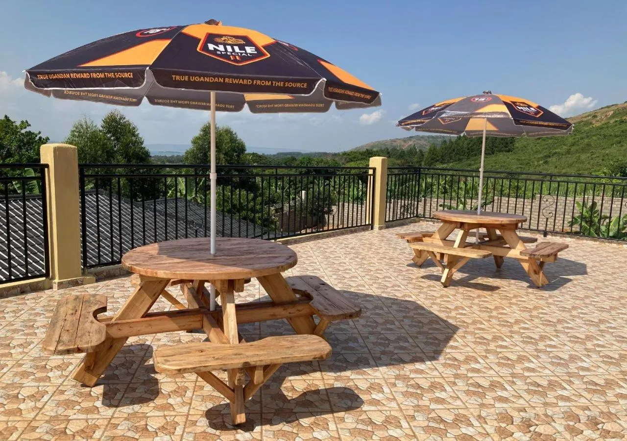 Restaurant/places to eat in Stevalyn's Ridge View Lodge