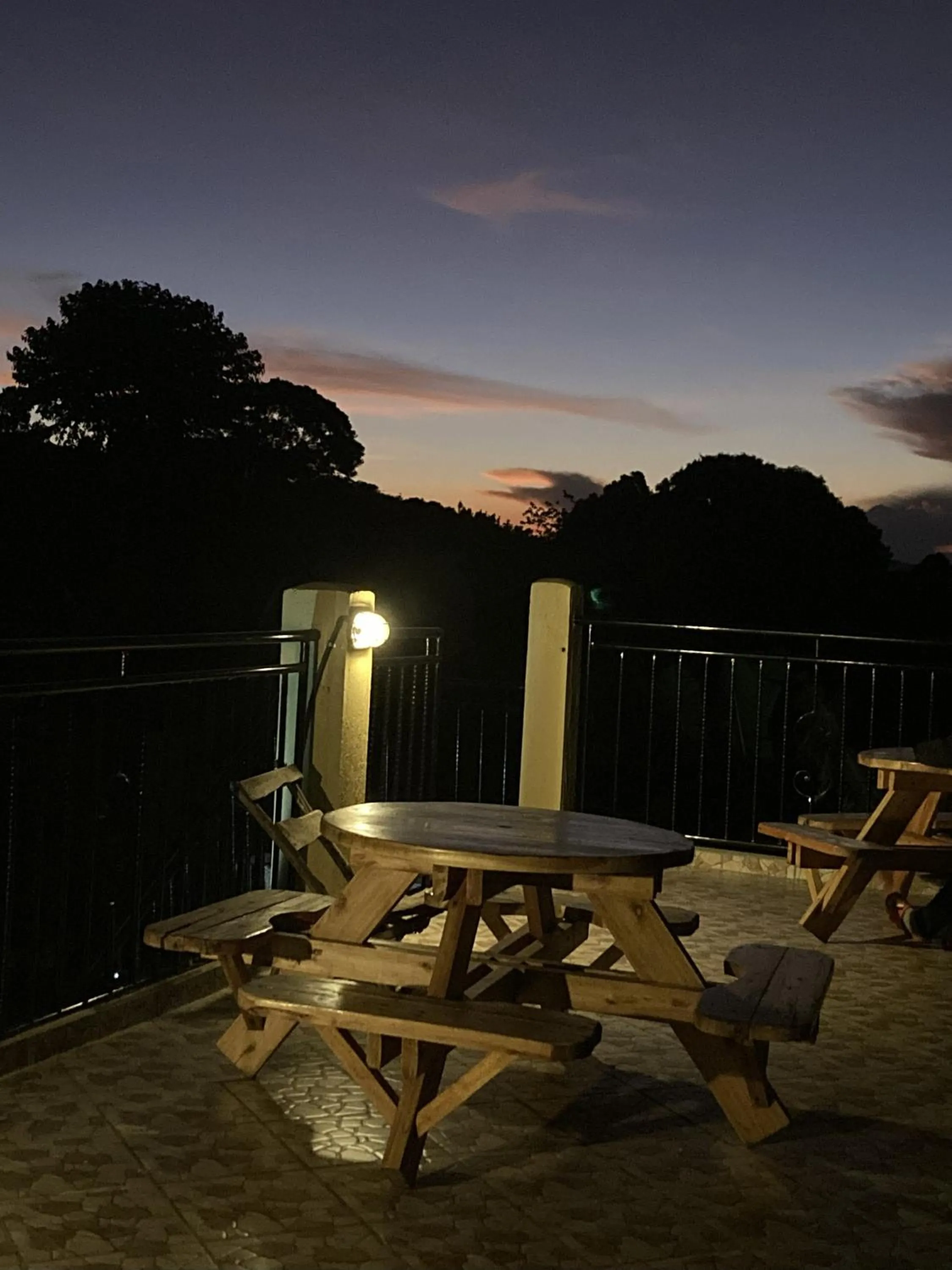 Restaurant/places to eat in Stevalyn's Ridge View Lodge