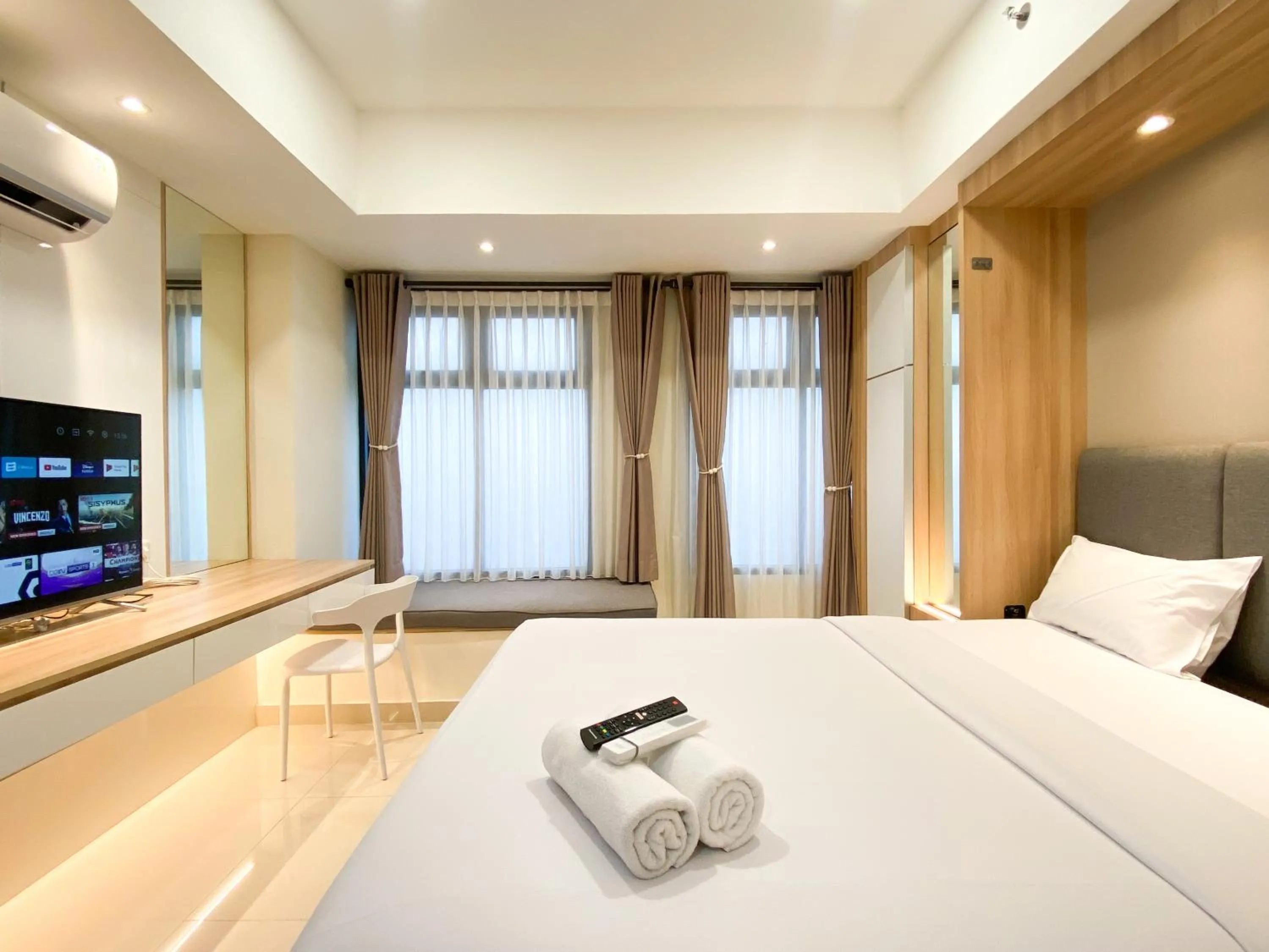 Bed in Comfort Living Studio Pollux Chadstone Apartment By Travelio