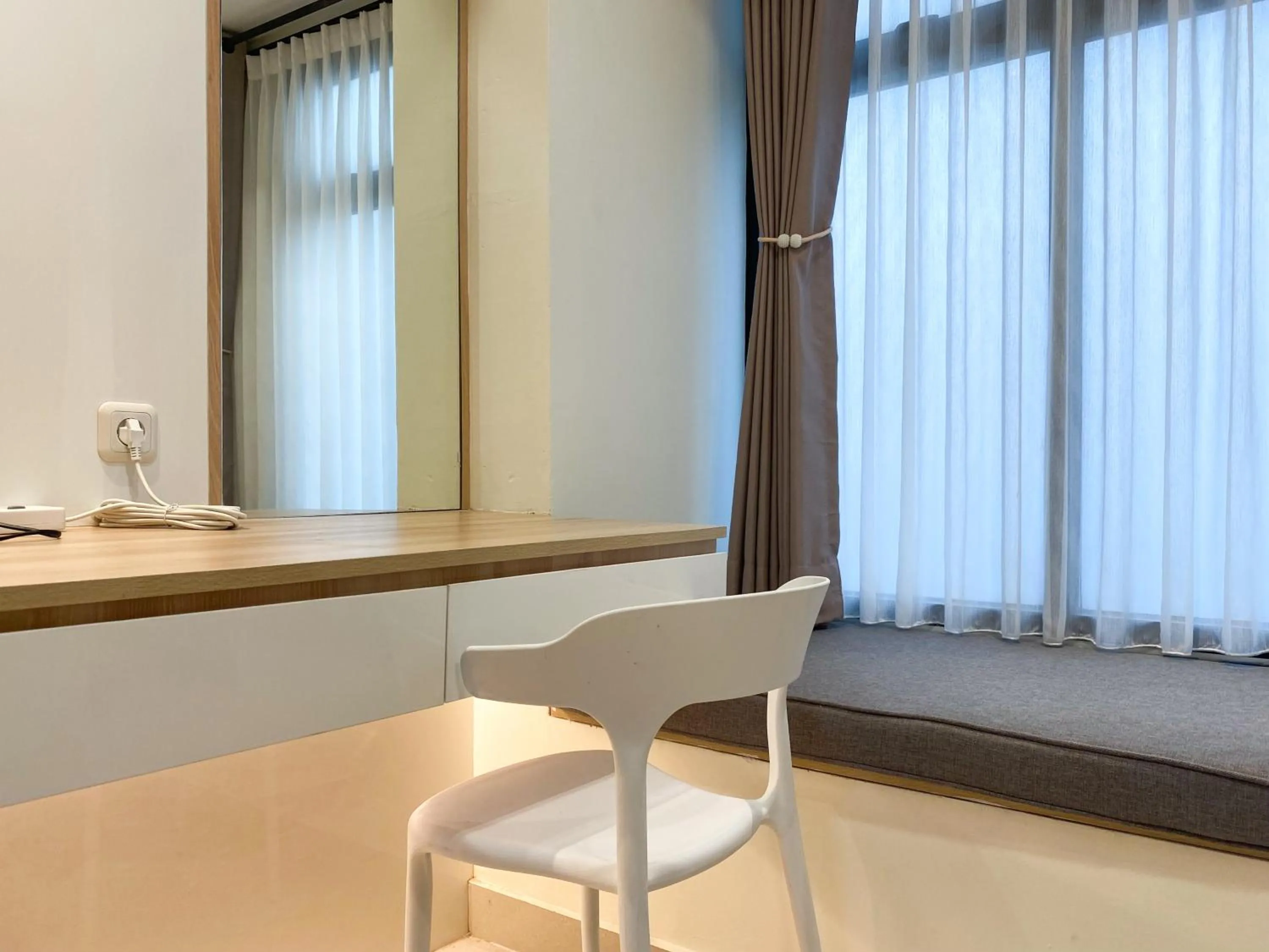 Seating area in Comfort Living Studio Pollux Chadstone Apartment By Travelio