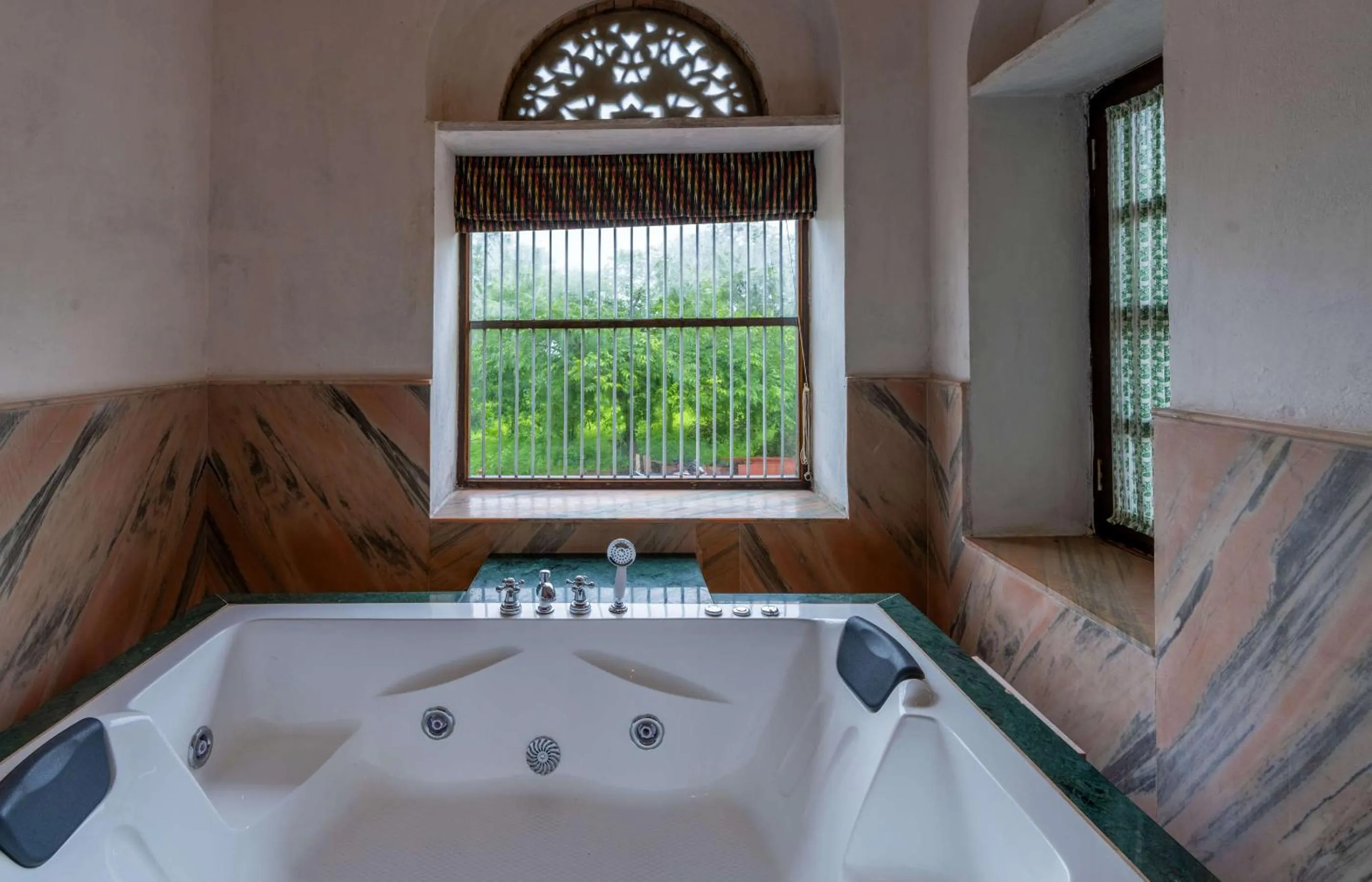 Hot Tub in Shrisiddhpuram