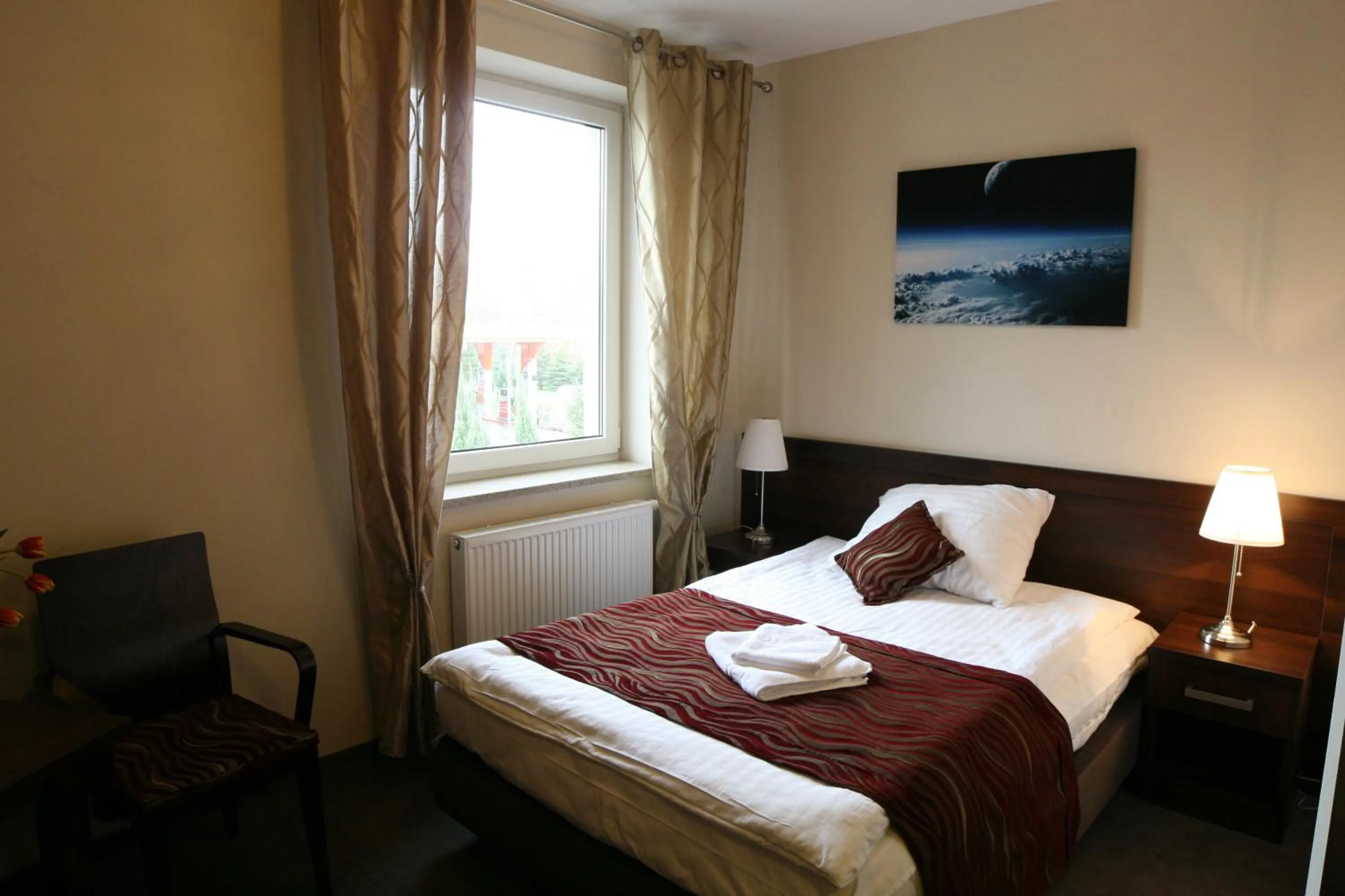 Photo of the whole room, Bed in Hotel Kosmonauty Wrocław-Airport