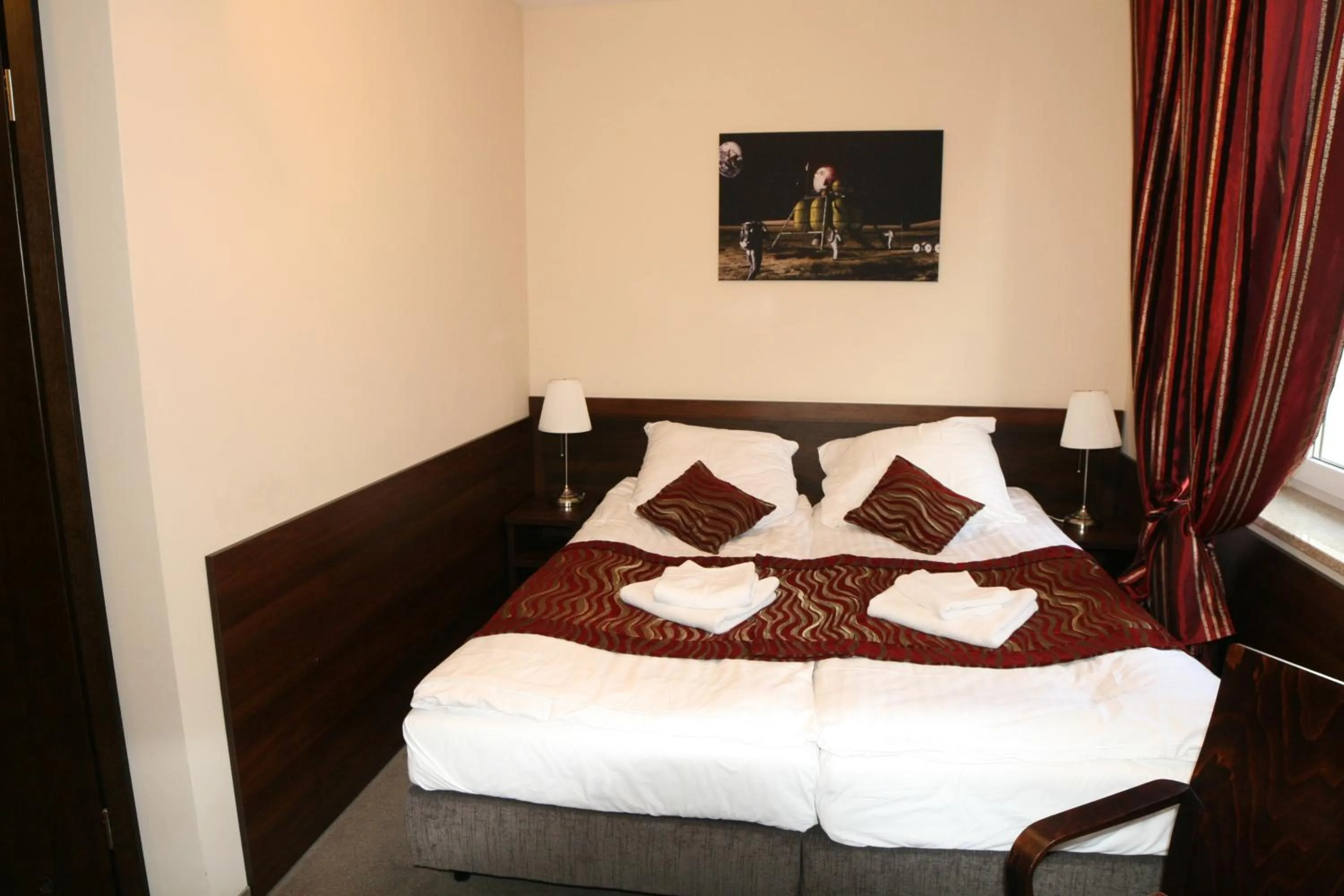 Photo of the whole room, Bed in Hotel Kosmonauty Wrocław-Airport