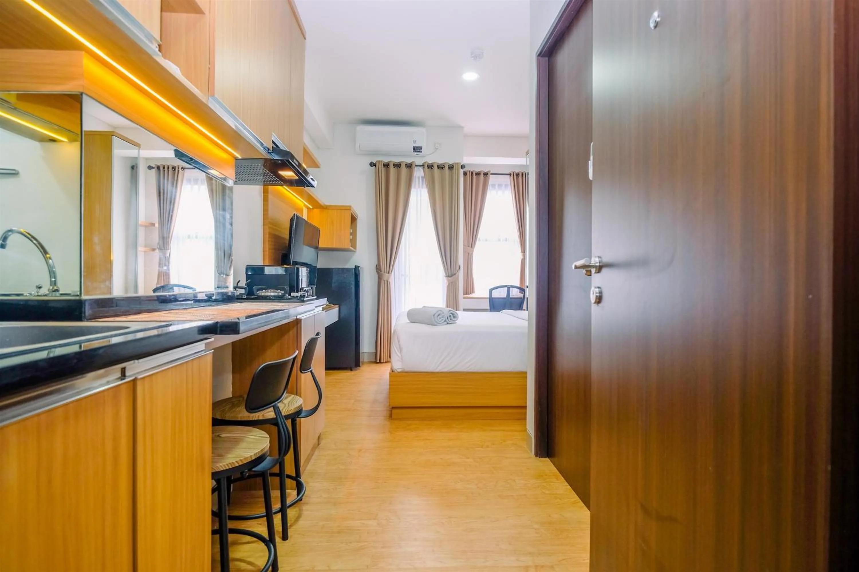 Comfort and Best Deal Studio Room Transpark Cibubur Apartment By Travelio