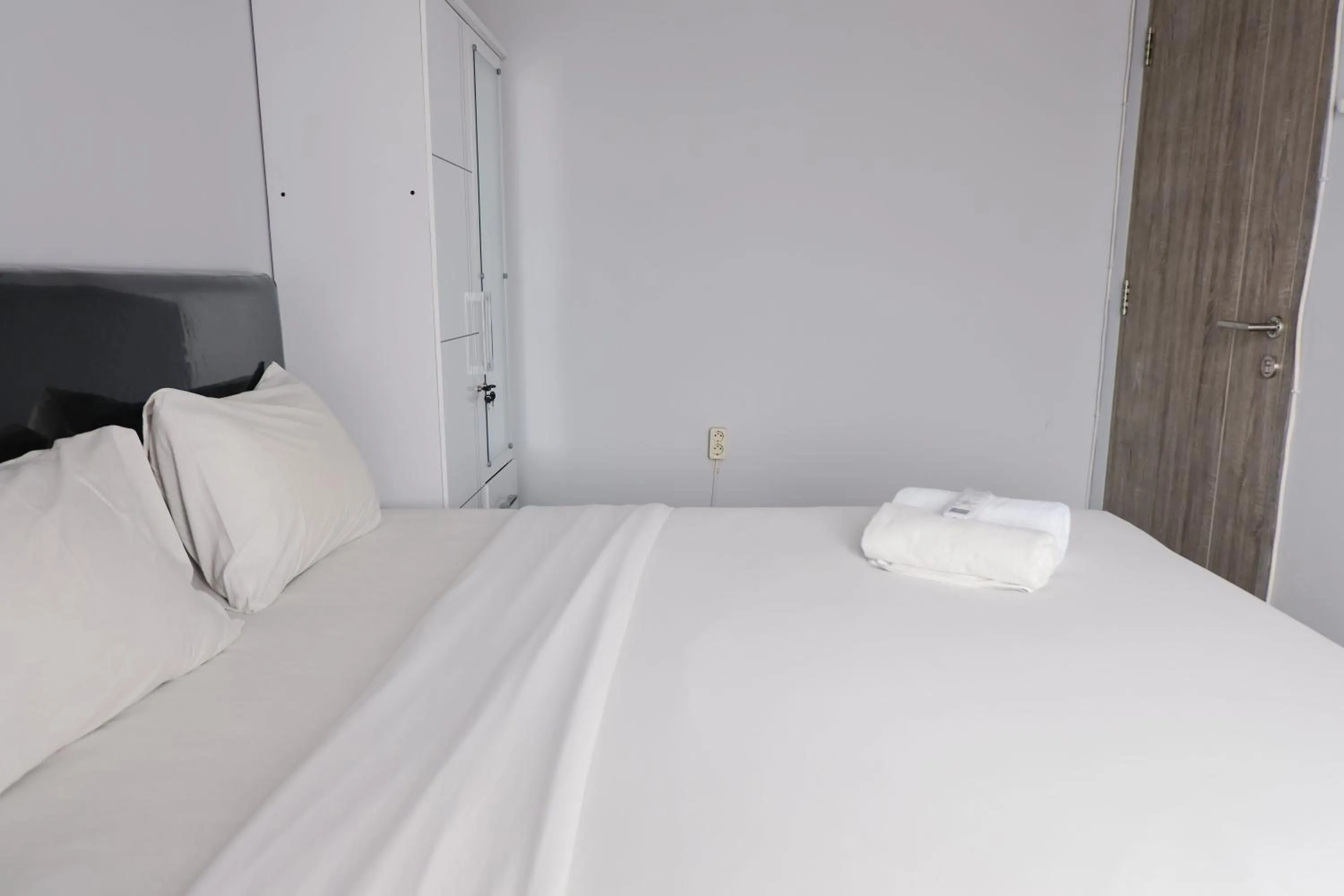 Homey 1BR Apartment at Newton Residence Bandung By Travelio