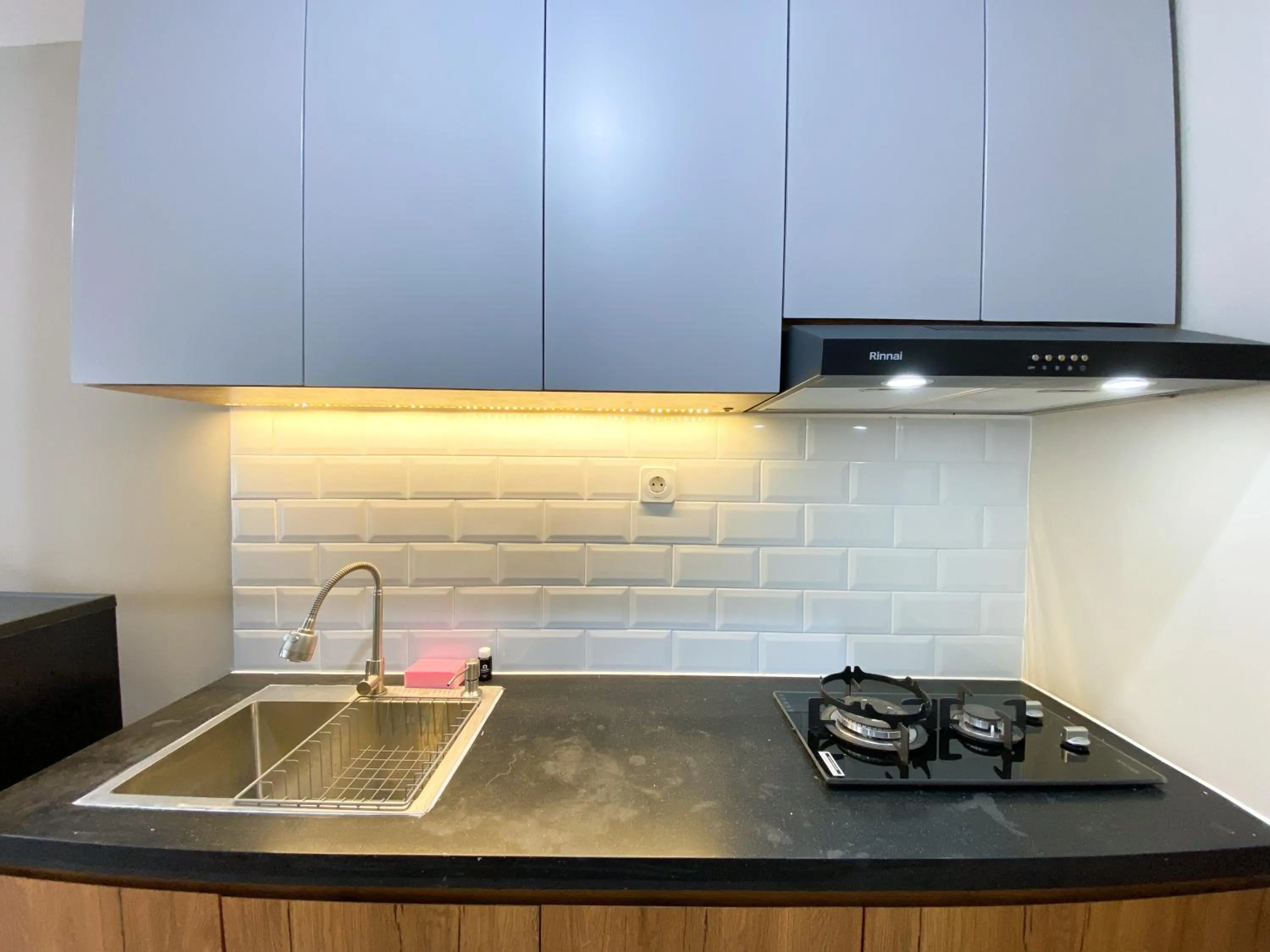 Kitchen or kitchenette in Homey and Cozy Stay Studio Gateway Park LRT City Jatibening Apartment By Travelio