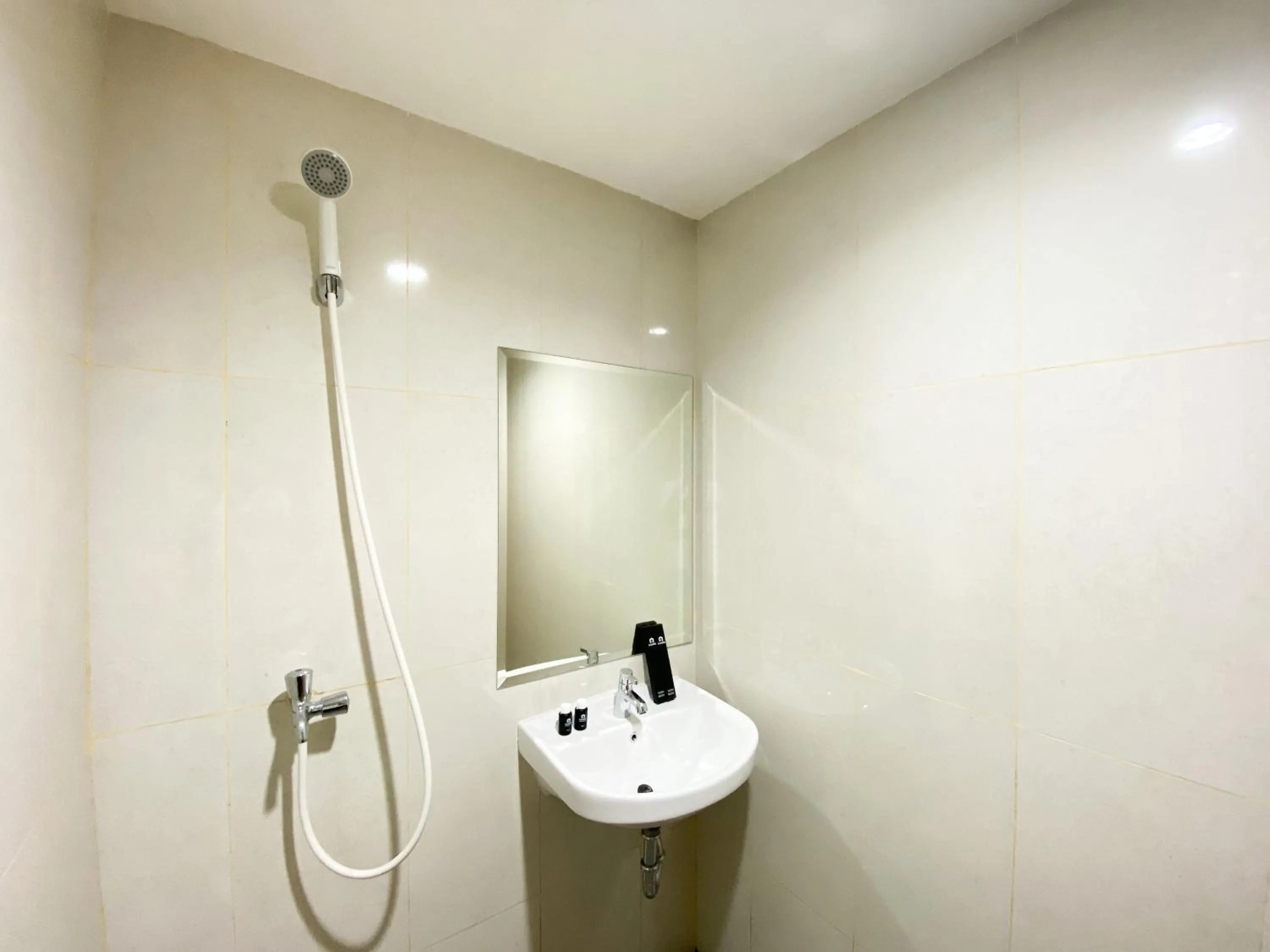 Bathroom in Homey and Cozy Stay Studio Gateway Park LRT City Jatibening Apartment By Travelio