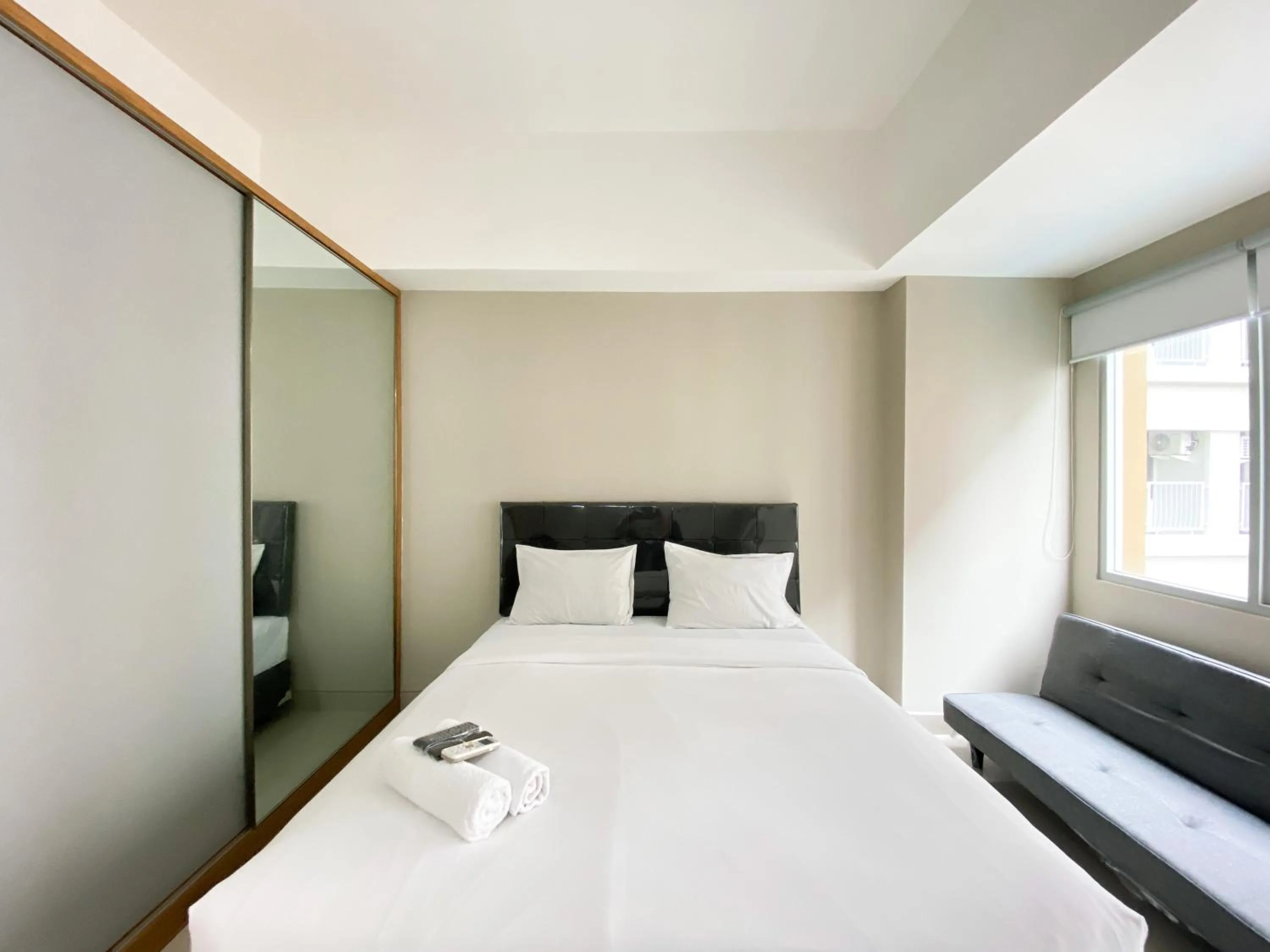 Bed in Homey and Cozy Stay Studio Gateway Park LRT City Jatibening Apartment By Travelio