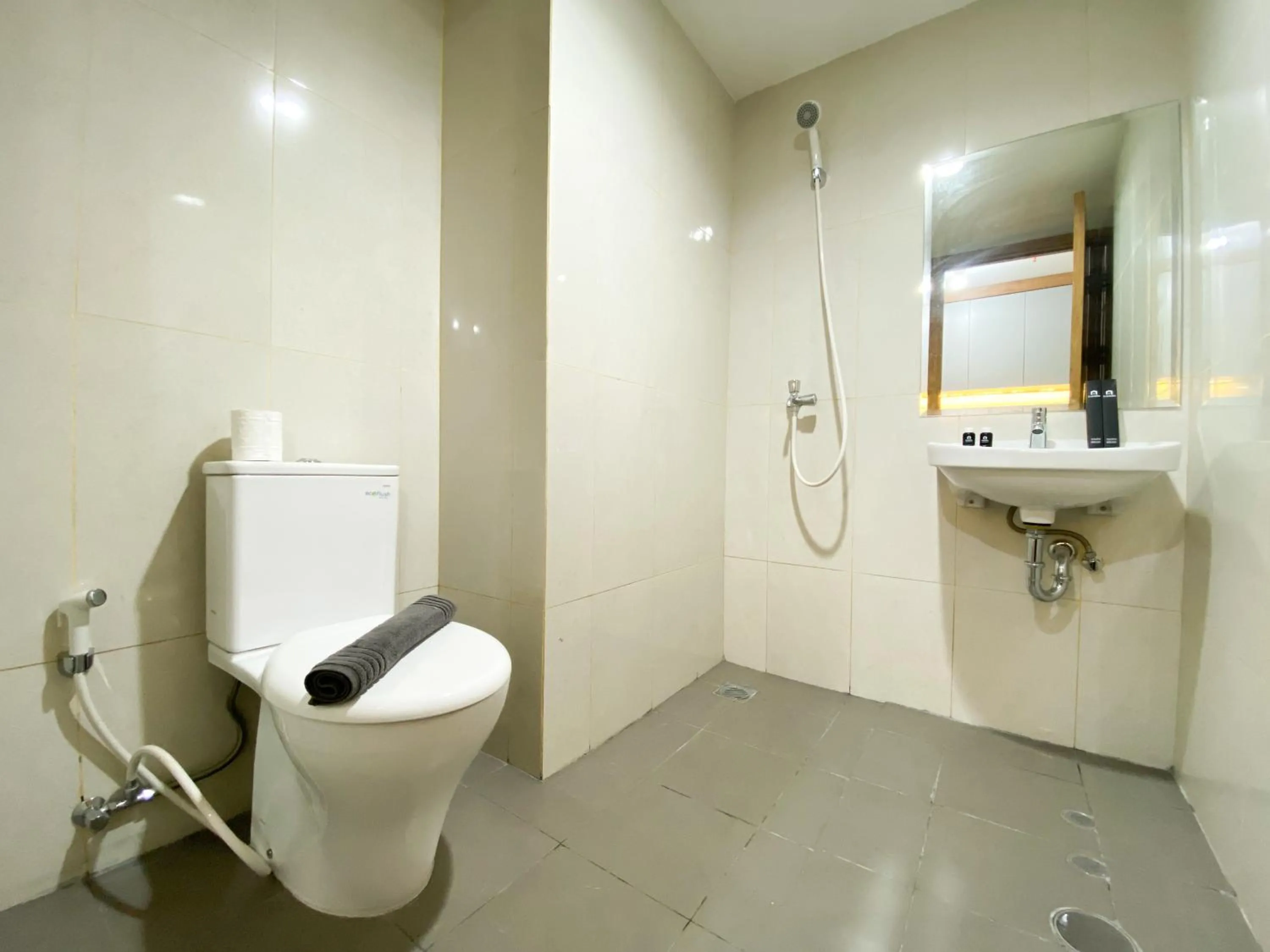 Bathroom in Homey and Cozy Stay Studio Gateway Park LRT City Jatibening Apartment By Travelio