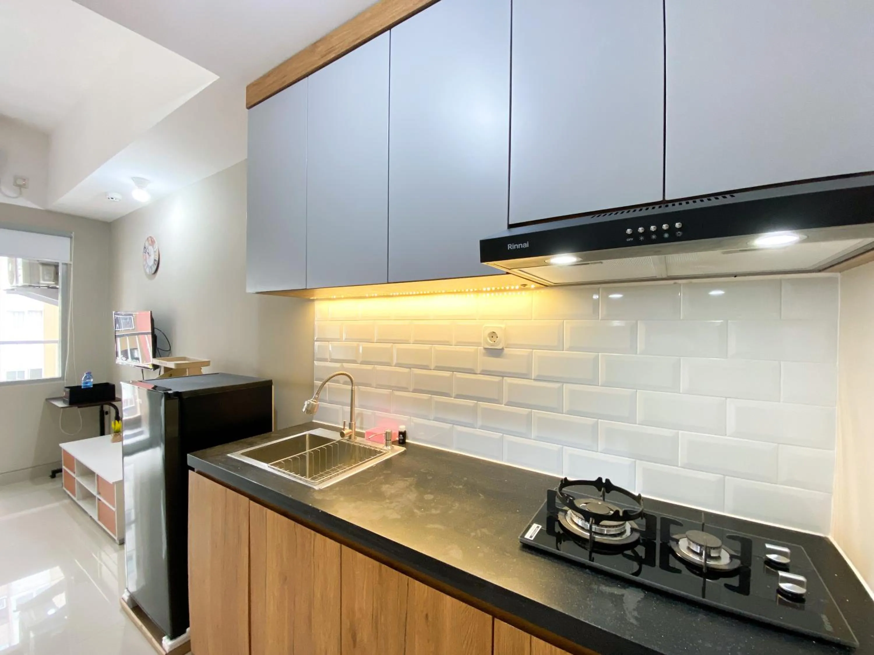 Kitchen or kitchenette in Homey and Cozy Stay Studio Gateway Park LRT City Jatibening Apartment By Travelio