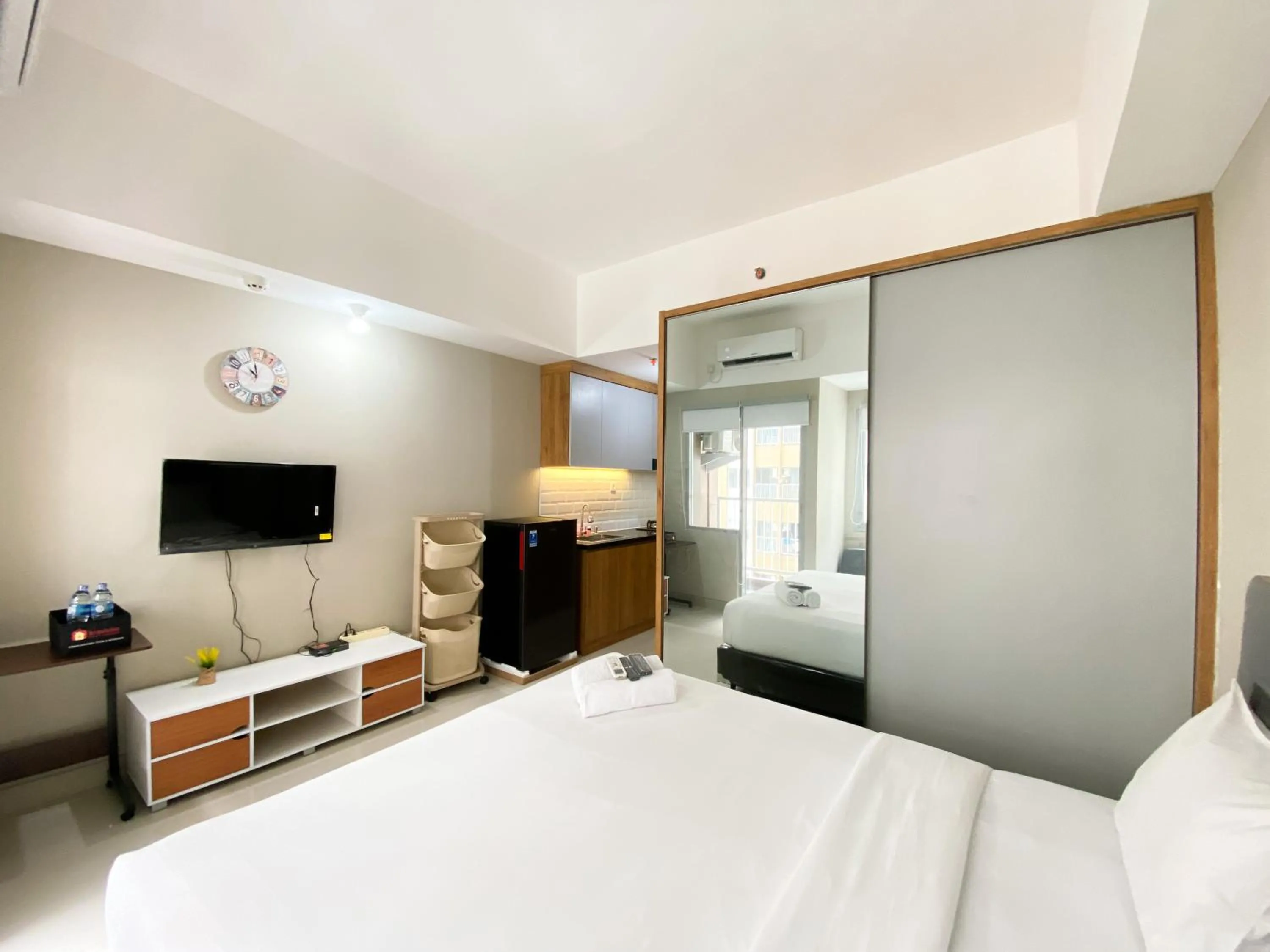 Bed in Homey and Cozy Stay Studio Gateway Park LRT City Jatibening Apartment By Travelio