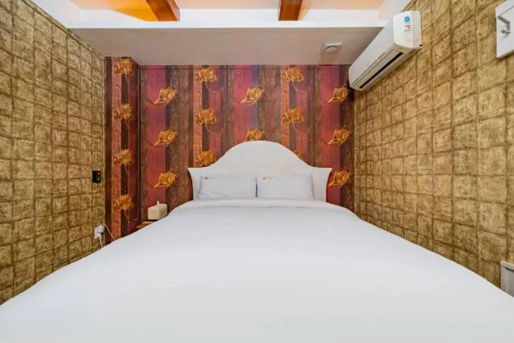 Bed in Andong hotel