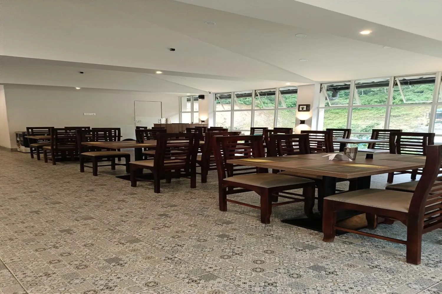 Restaurant/places to eat in Green Tea Hotels