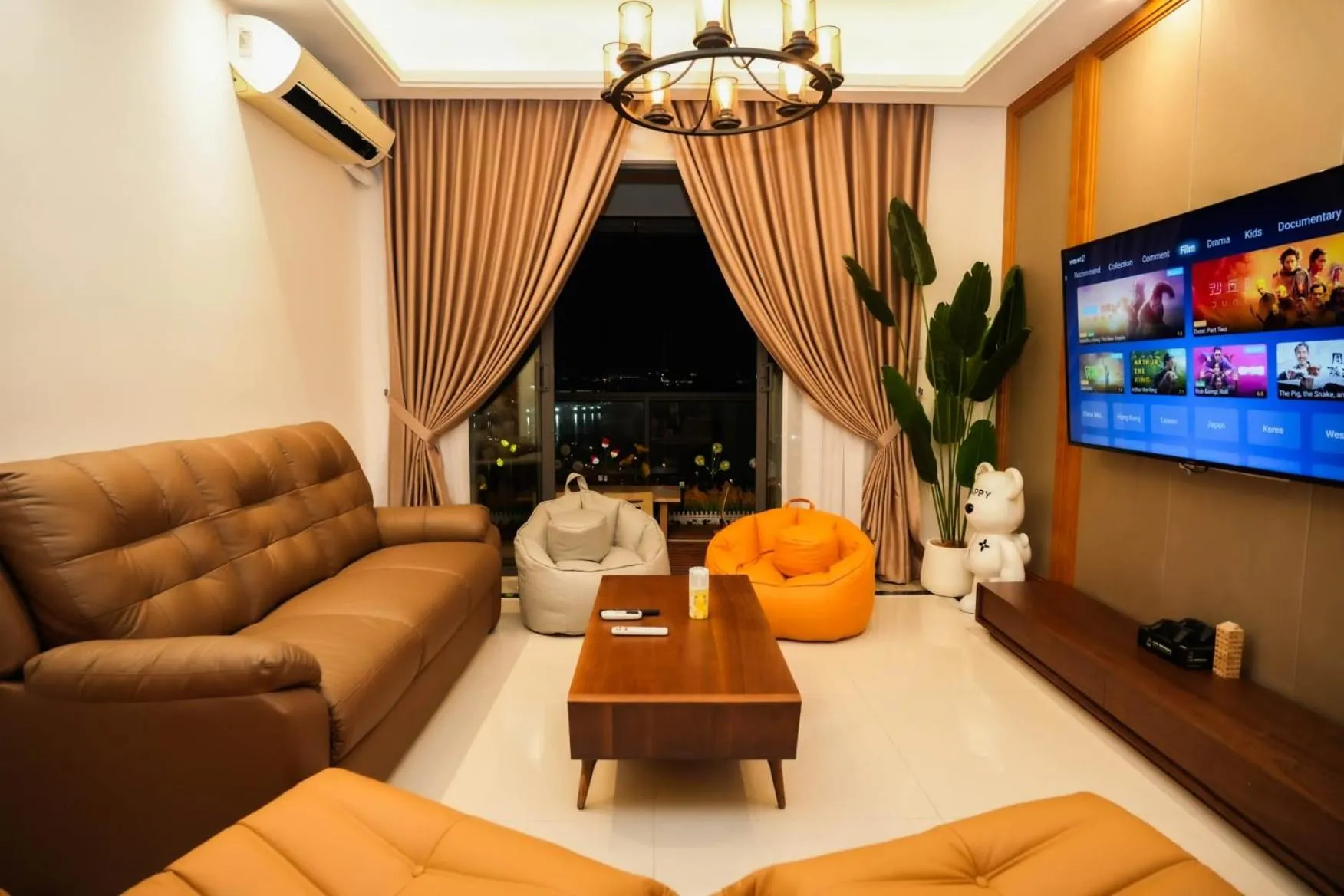 Communal lounge/ TV room in R&F Princess Cove, U-Home