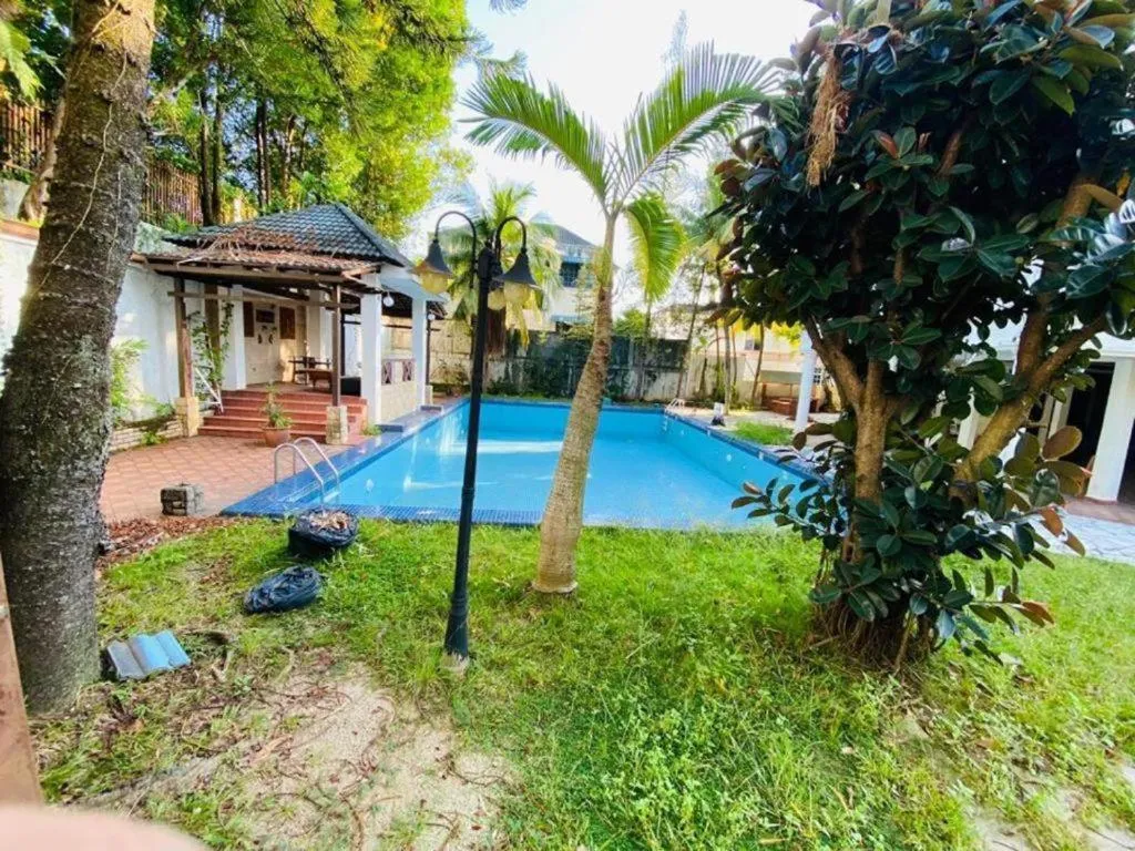 Garden view in Seremban Grande Villa by uBook