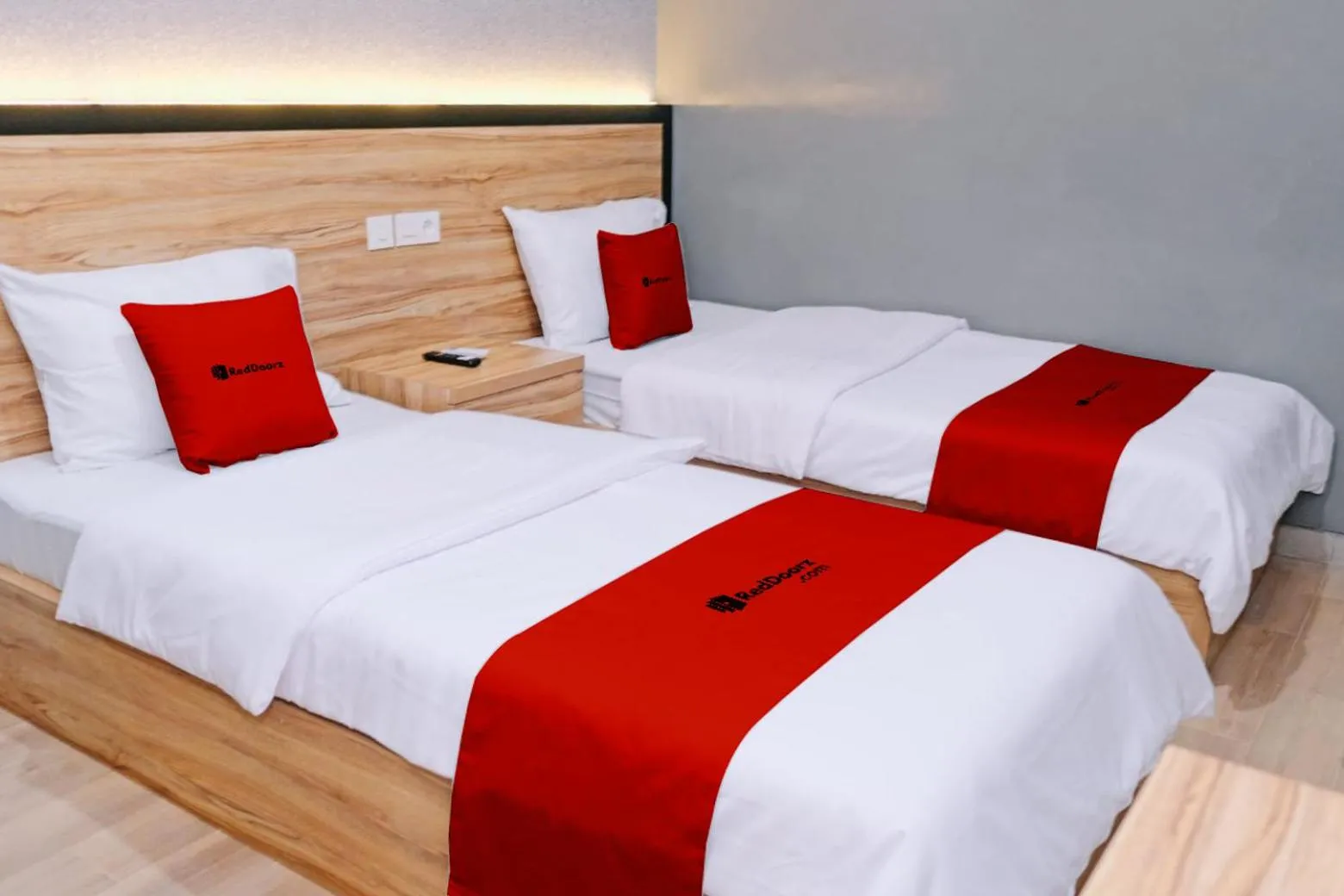 Deluxe Twin Room - single occupancy in RedDoorz at Hotel DPraya Pati