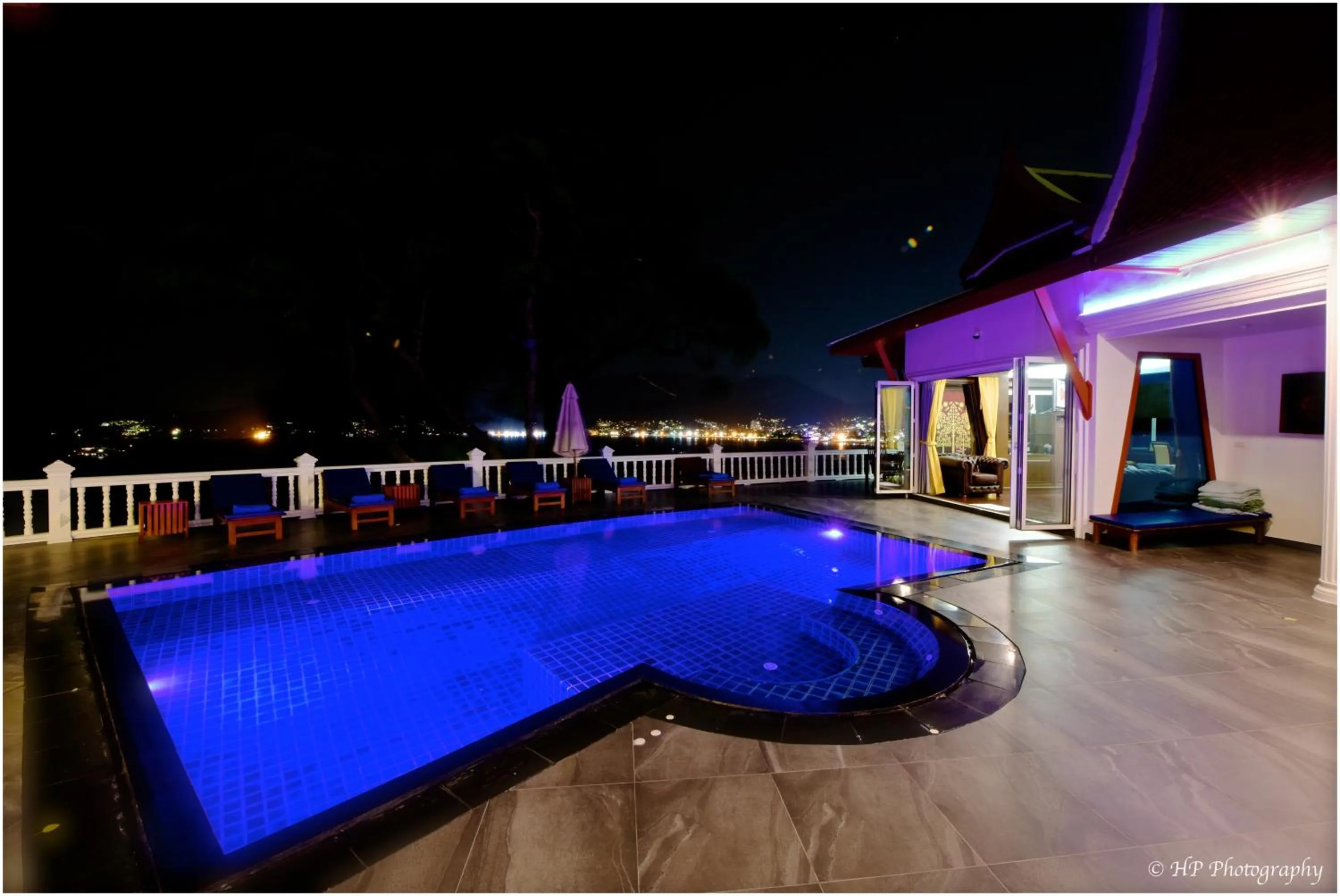 Swimming pool in Villa REGTUK