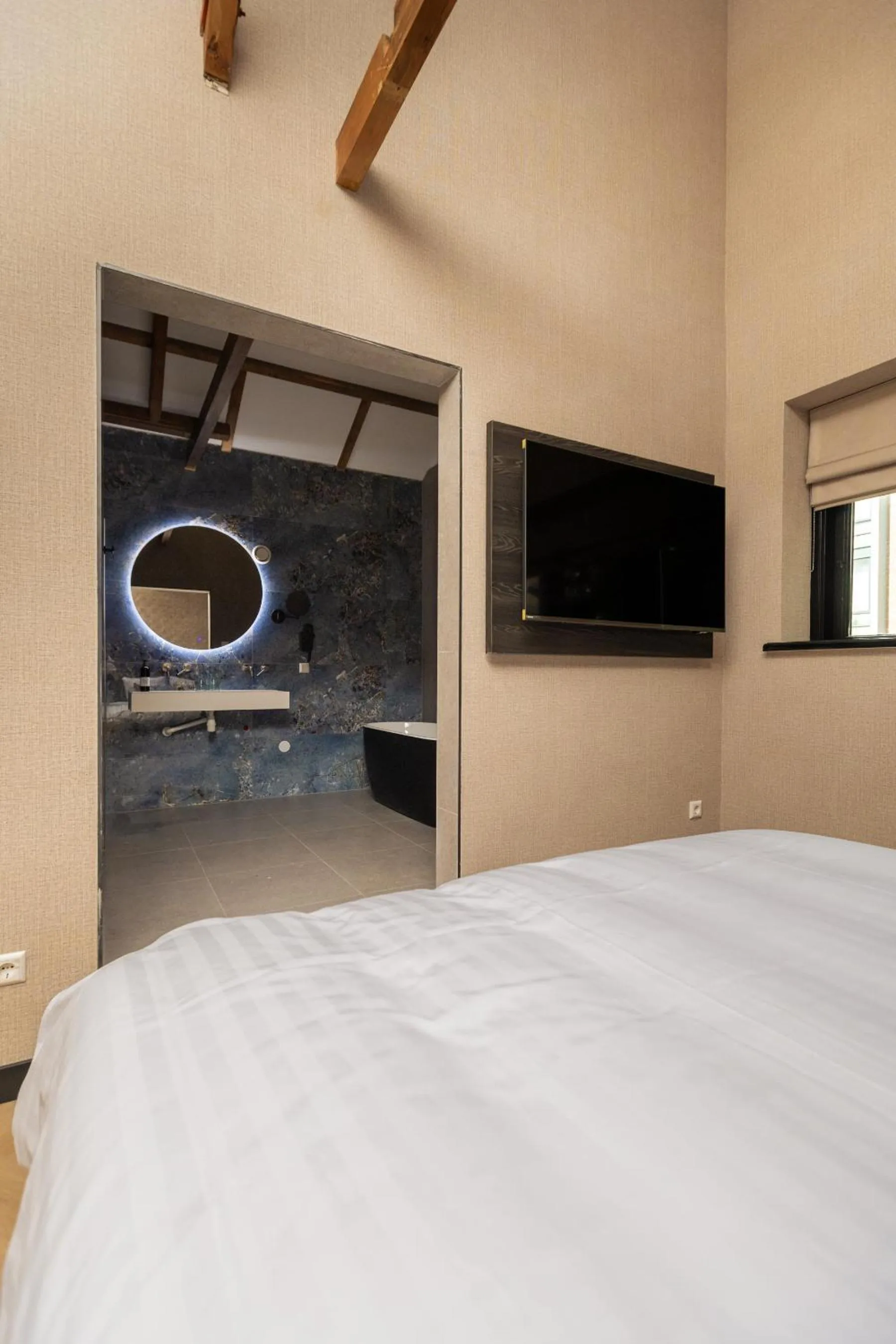 Bathroom, Bed in Hotel Twenty-Three Amsterdam Airport